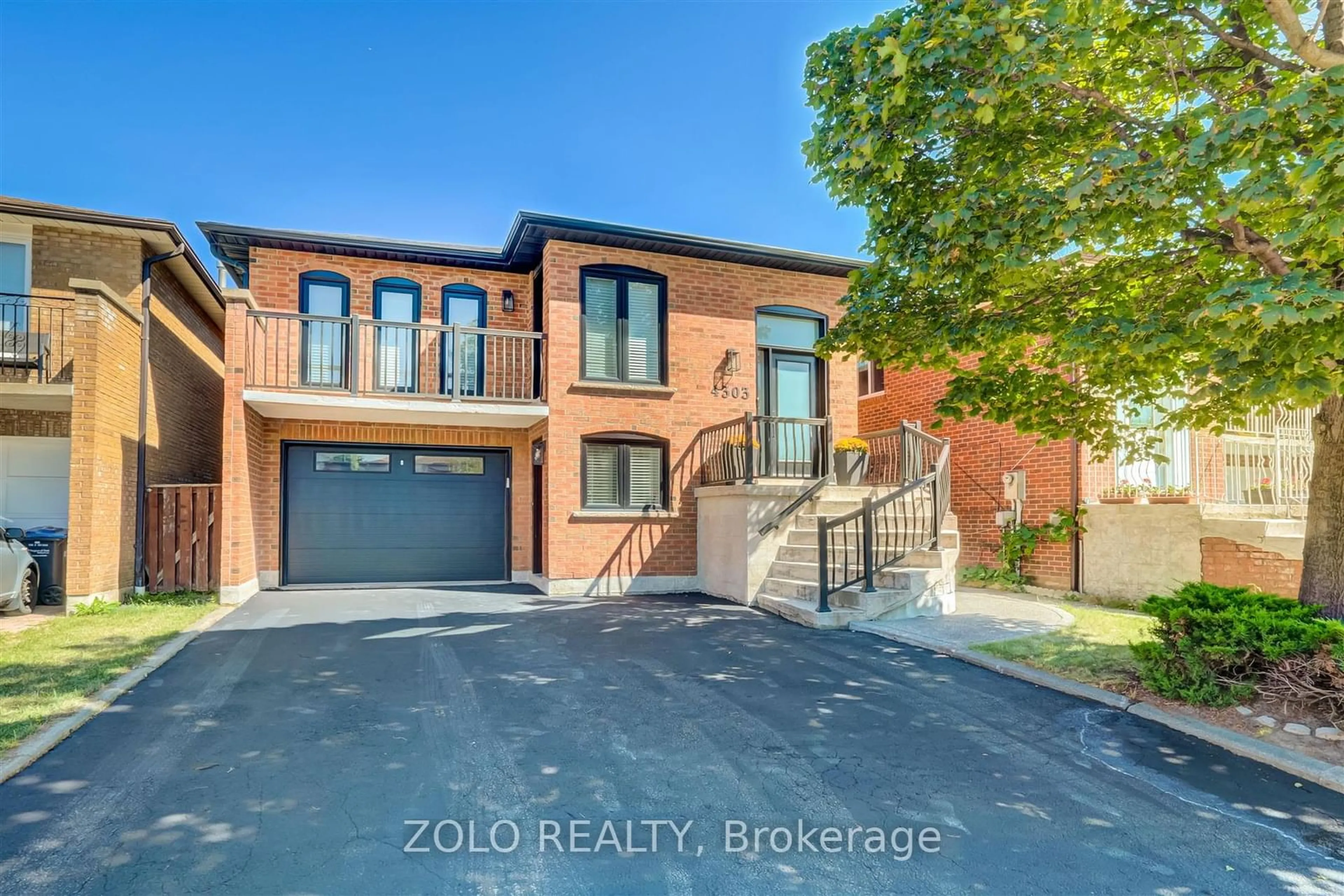 A pic from exterior of the house or condo for 4303 Curia Cres, Mississauga Ontario L4Z 2X5