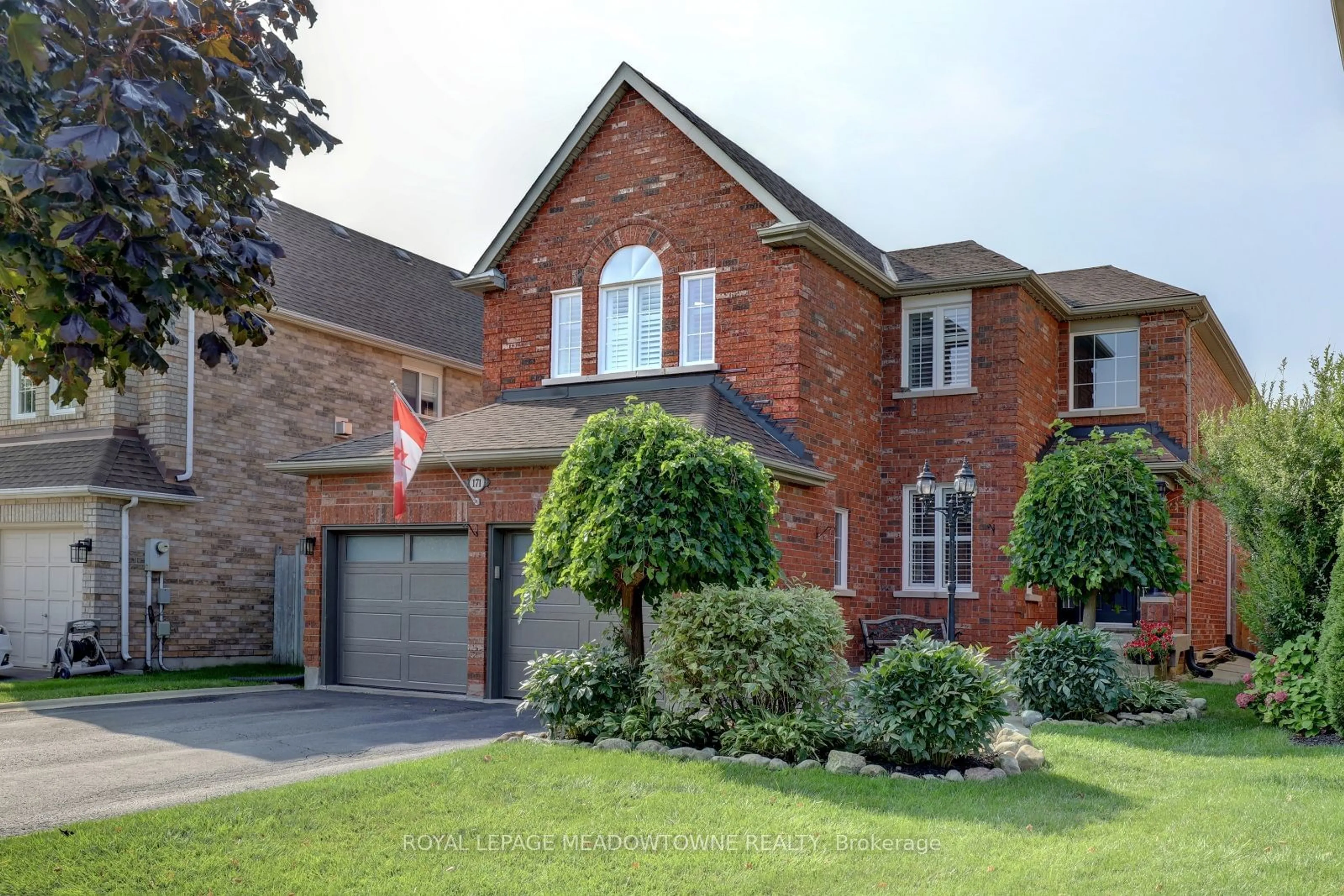 Home with brick exterior material for 171 Eaton St, Halton Hills Ontario L7G 5V6