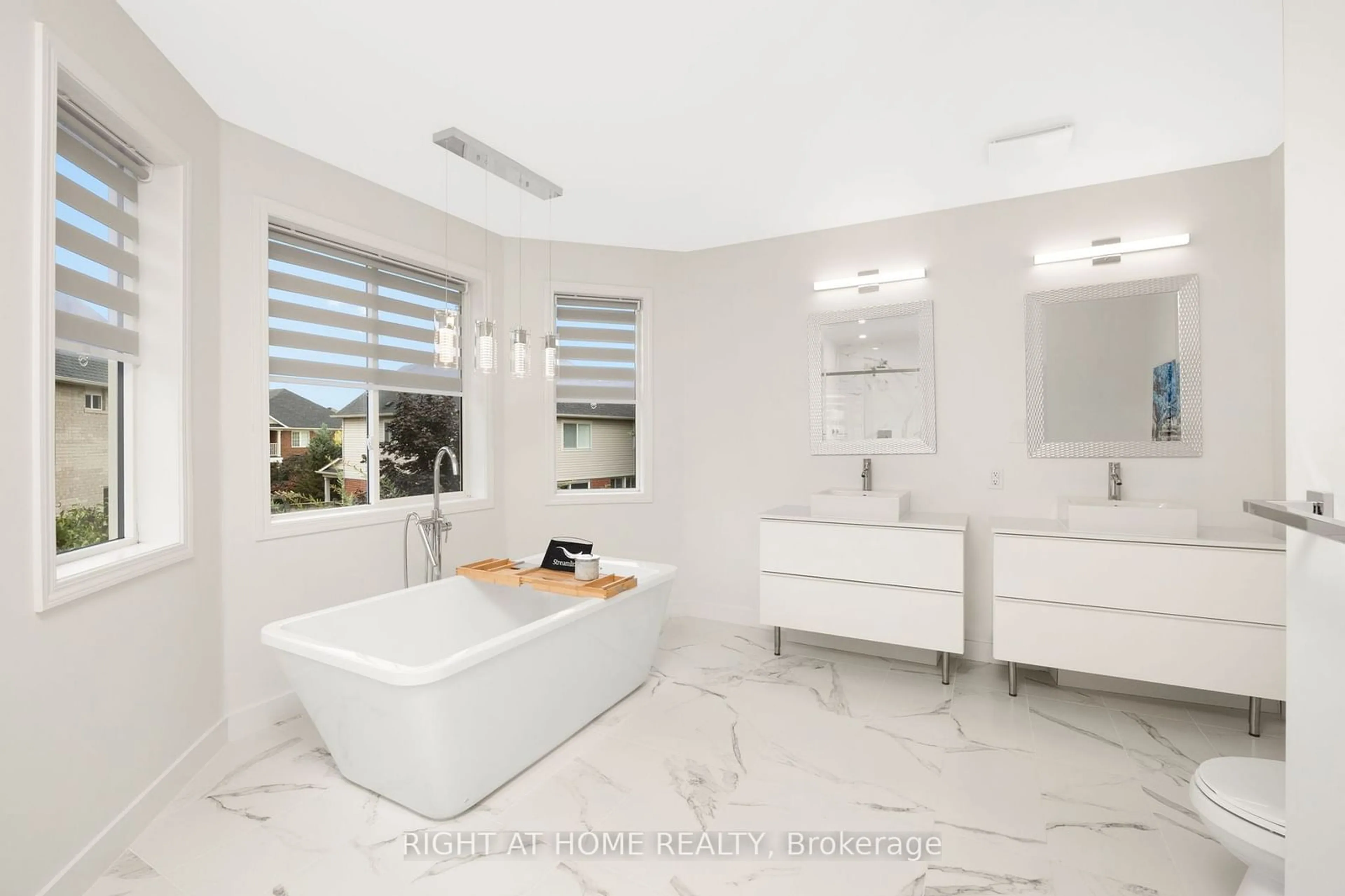 Contemporary bathroom for 1005 Mcneil Dr, Milton Ontario L9T 6V1