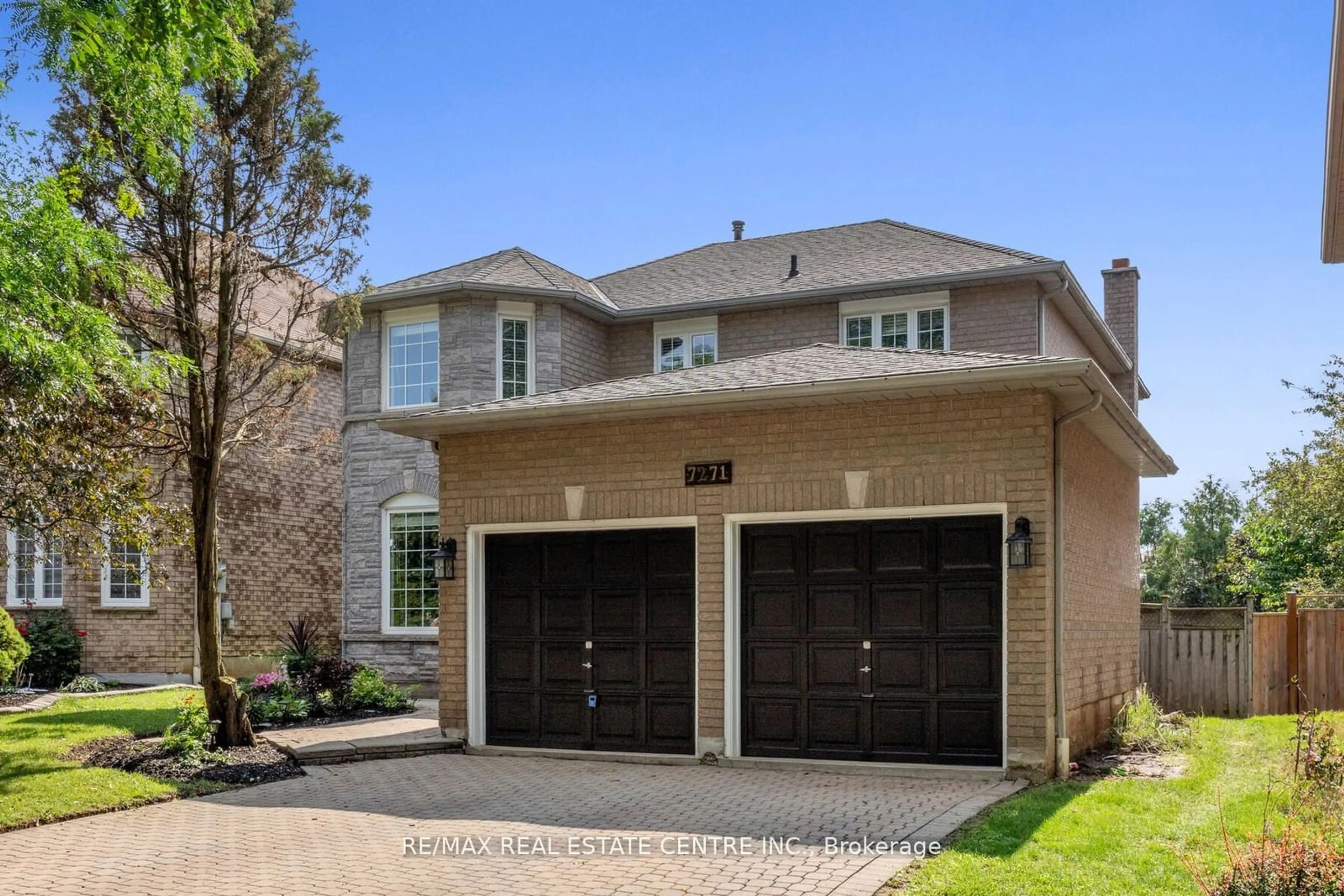 Home with brick exterior material for 7271 Windrush Crt, Mississauga Ontario L5N 6K2