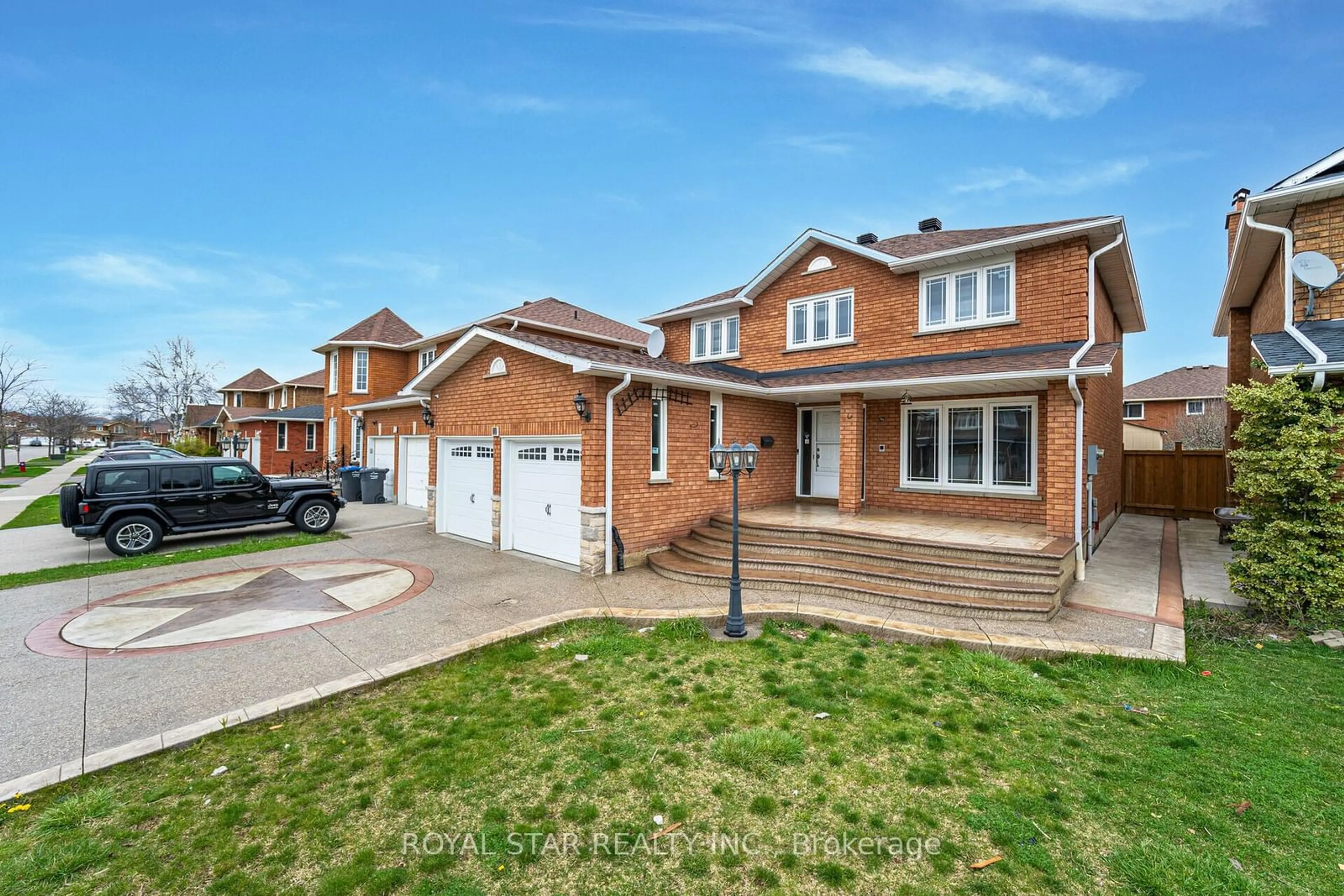 Frontside or backside of a home, the street view for 10 Hedgerow Ave, Brampton Ontario L6Y 3C6