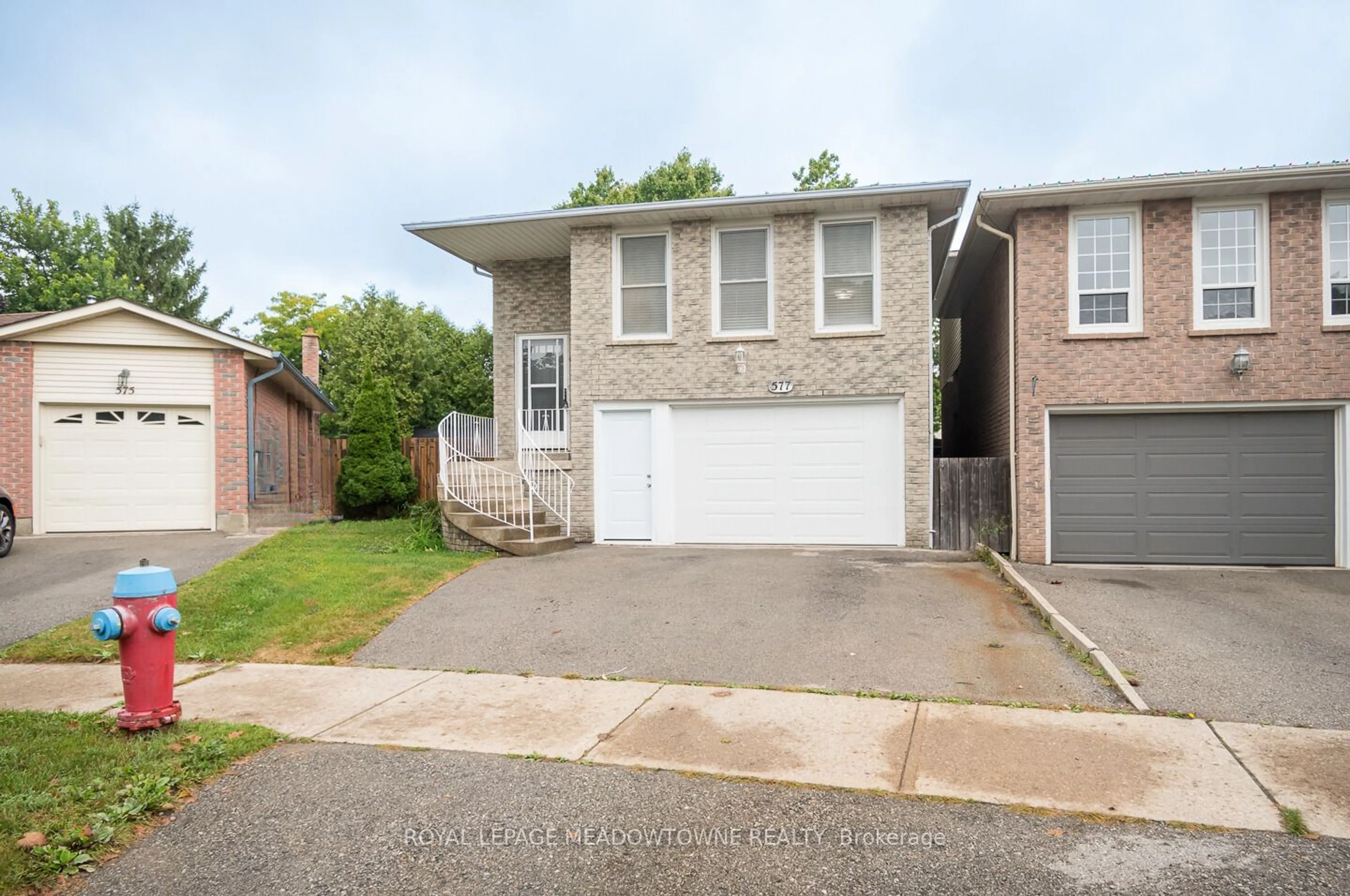 Frontside or backside of a home, the street view for 577 Hayward Cres, Milton Ontario L9T 4T8