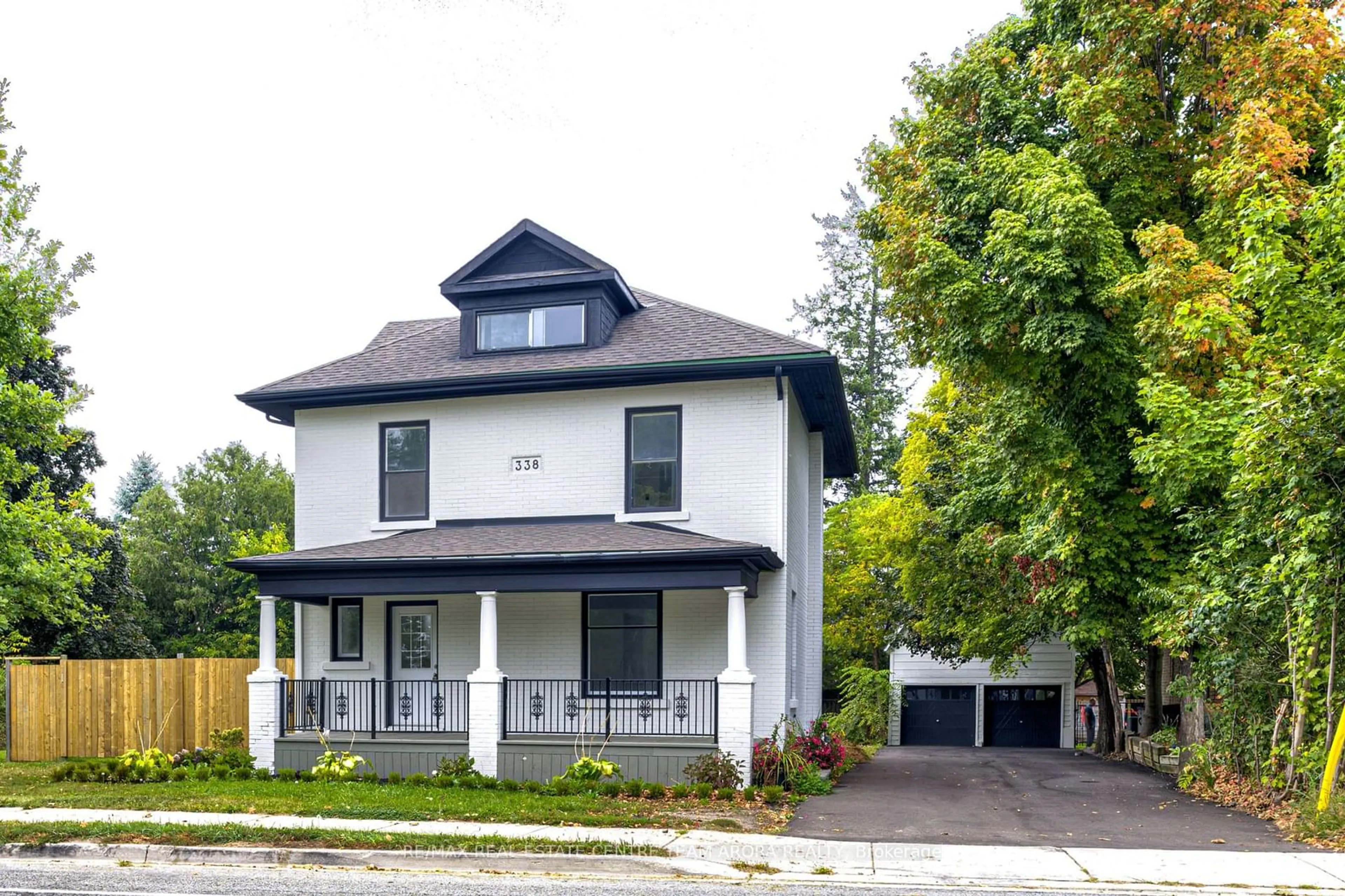 Frontside or backside of a home for 338 Maple Ave, Halton Hills Ontario L7G 1X1