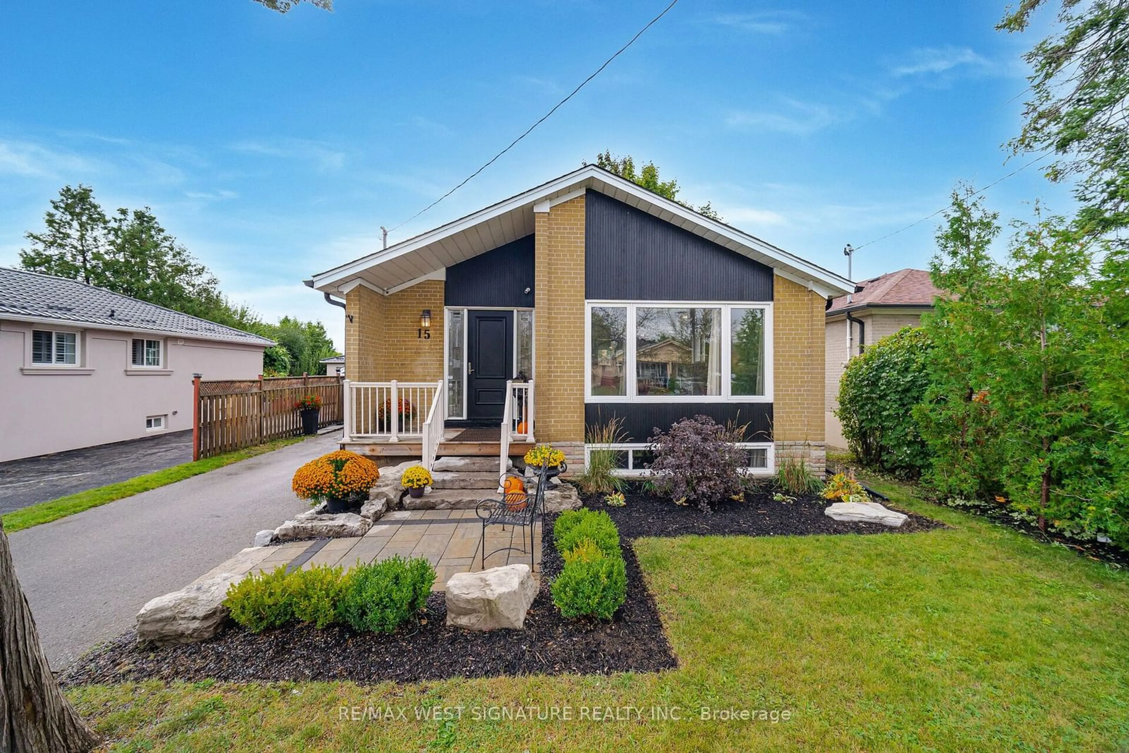 Frontside or backside of a home, cottage for 15 Lamella Rd, Toronto Ontario M9V 1Y7