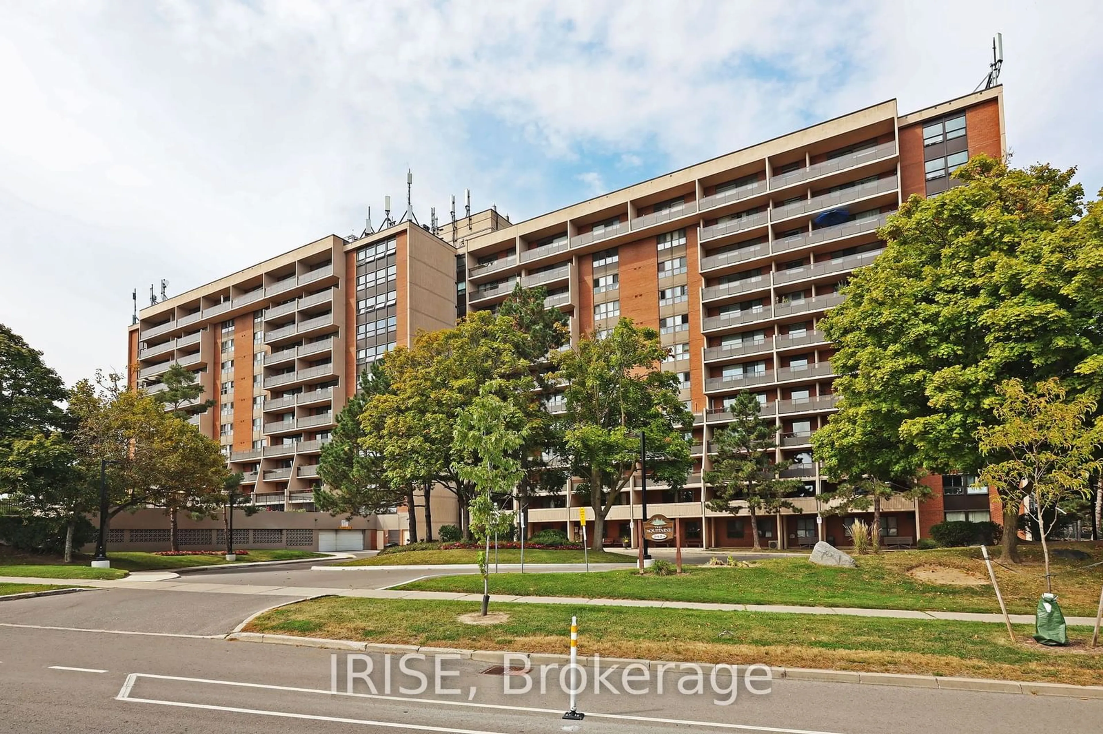 A pic from exterior of the house or condo for 2929 Aquitaine Ave #1109, Mississauga Ontario L5N 2C7