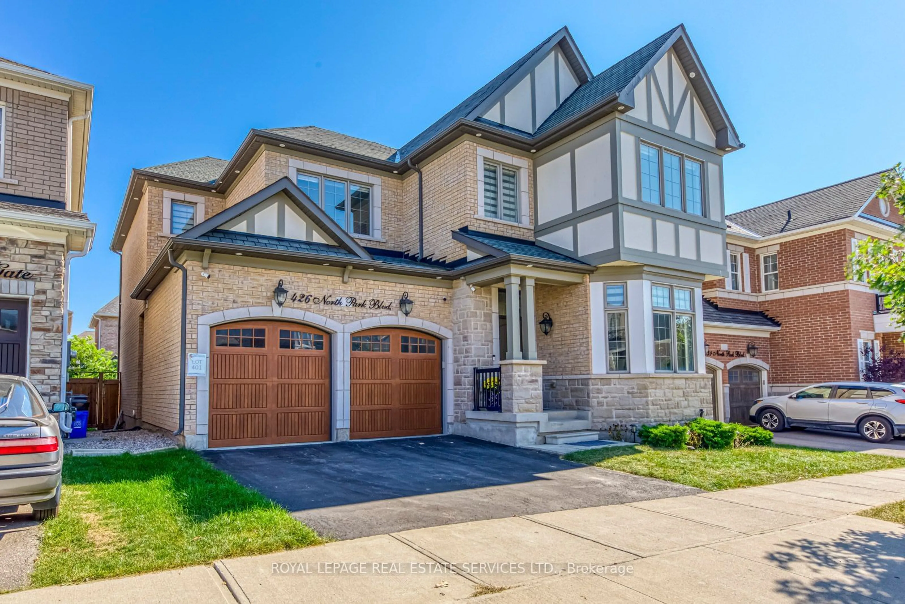 Frontside or backside of a home for 426 North Park Blvd, Oakville Ontario L6M 1N3