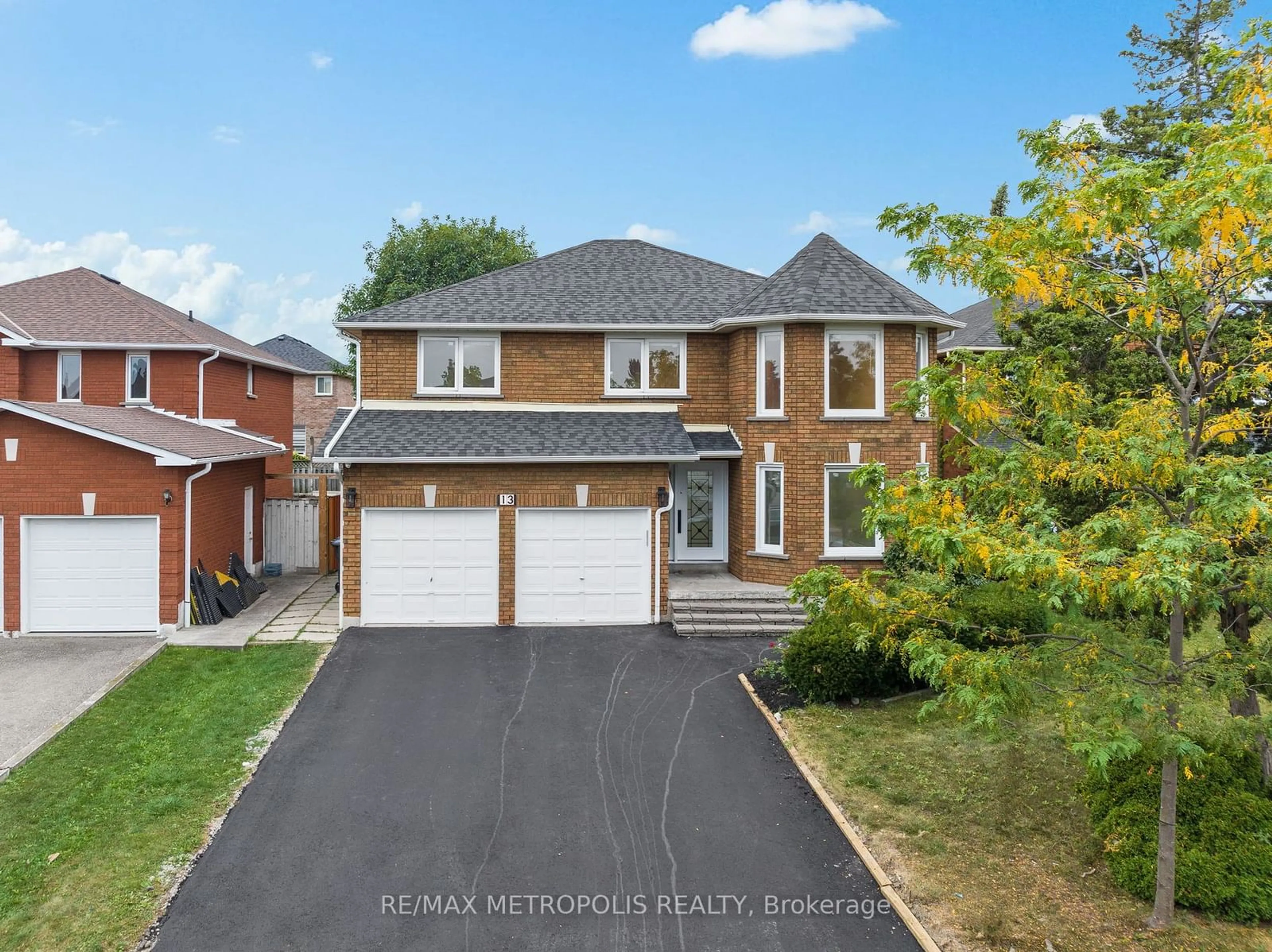 Frontside or backside of a home for 13 Hedgerow Ave, Brampton Ontario L6Y 3C7