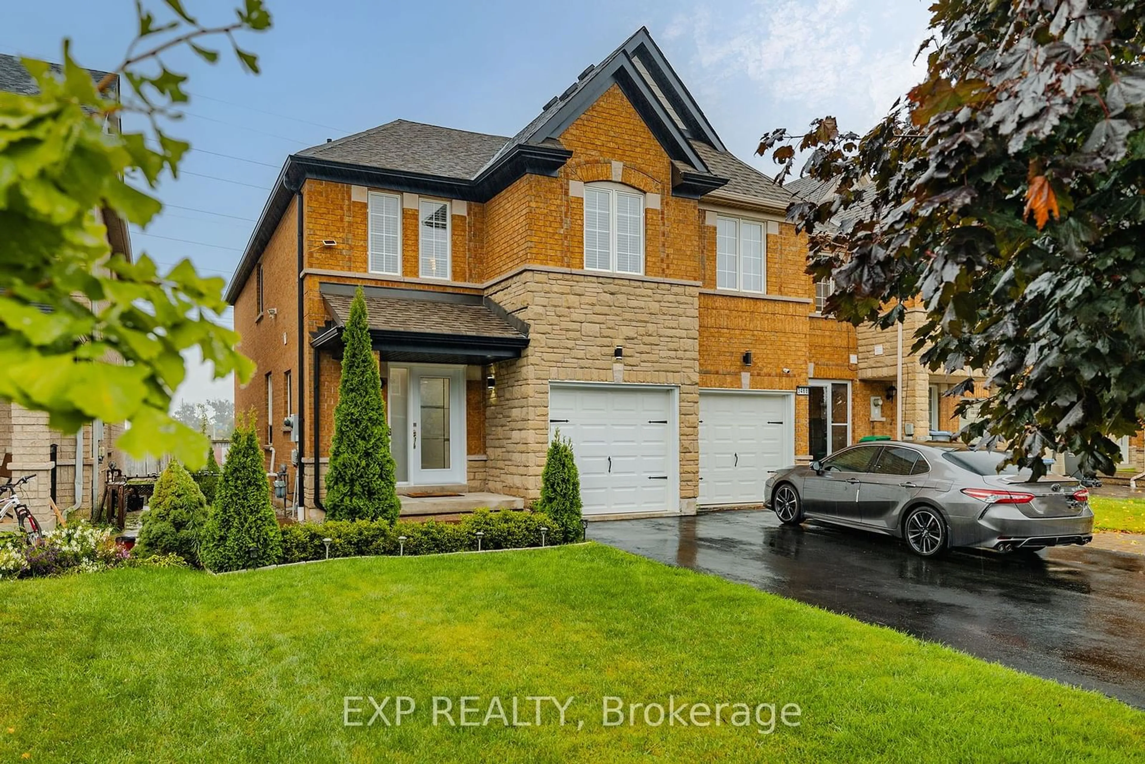 Frontside or backside of a home for 3466 Angel Pass Dr, Mississauga Ontario L5M 7N4