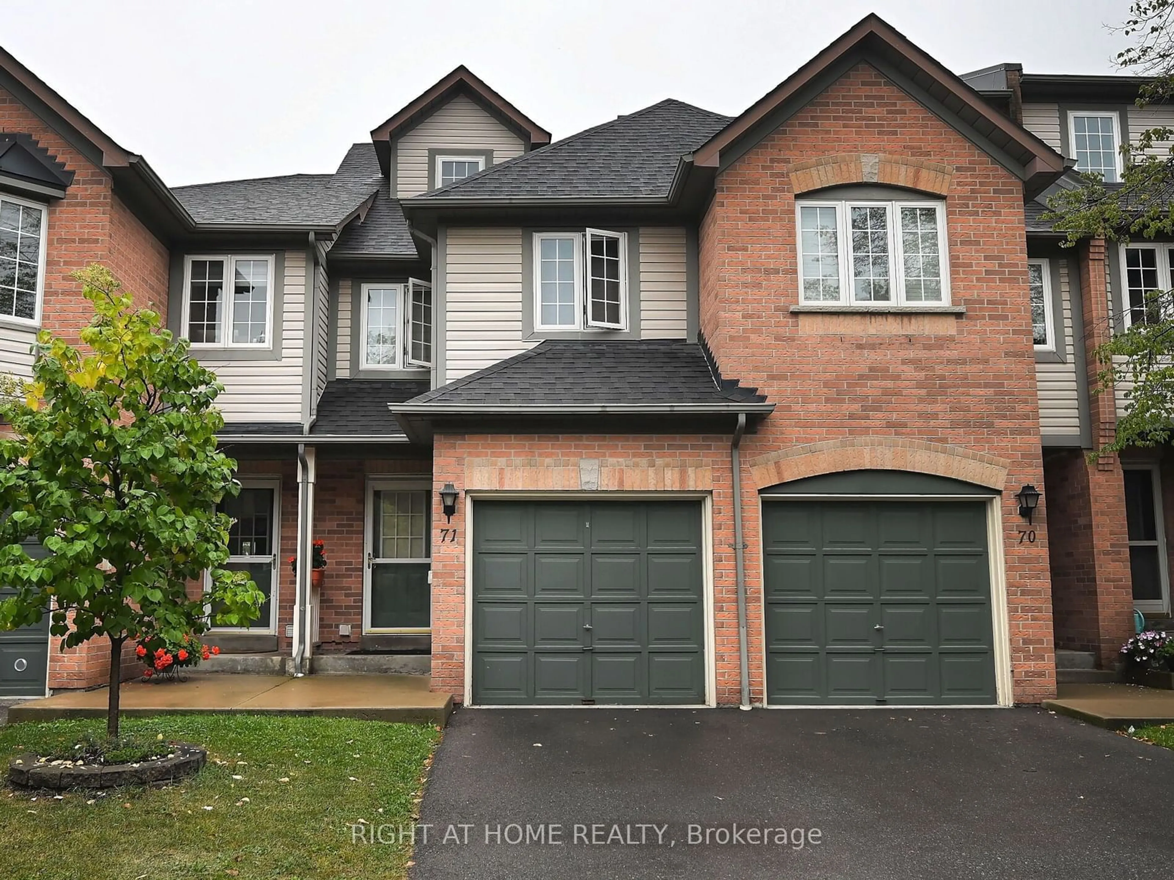 Home with brick exterior material for 2080 Leanne Blvd. Blvd #71, Mississauga Ontario L5K 2S6