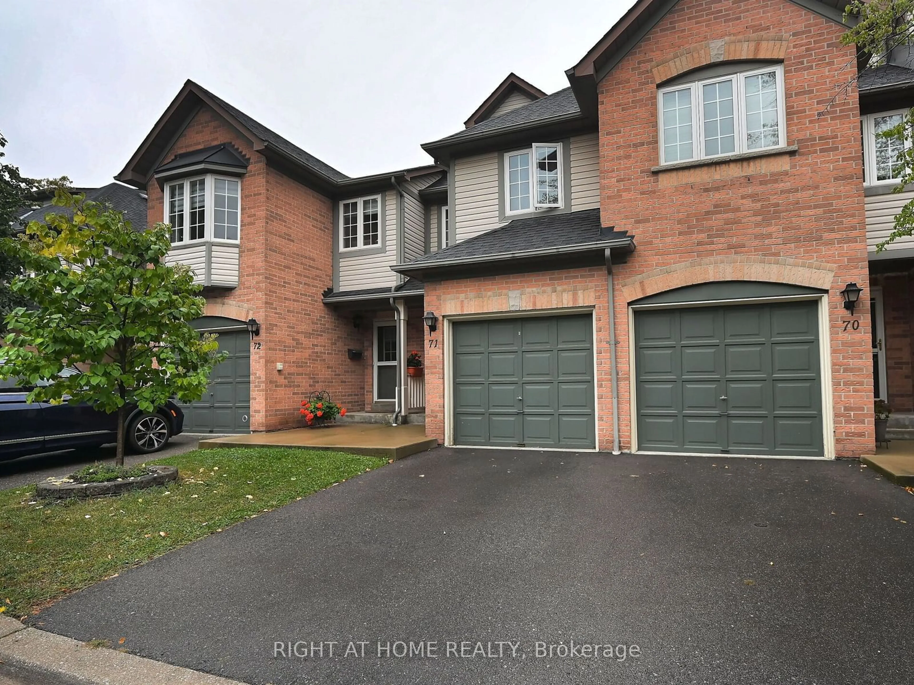 Frontside or backside of a home for 2080 Leanne Blvd. Blvd #71, Mississauga Ontario L5K 2S6