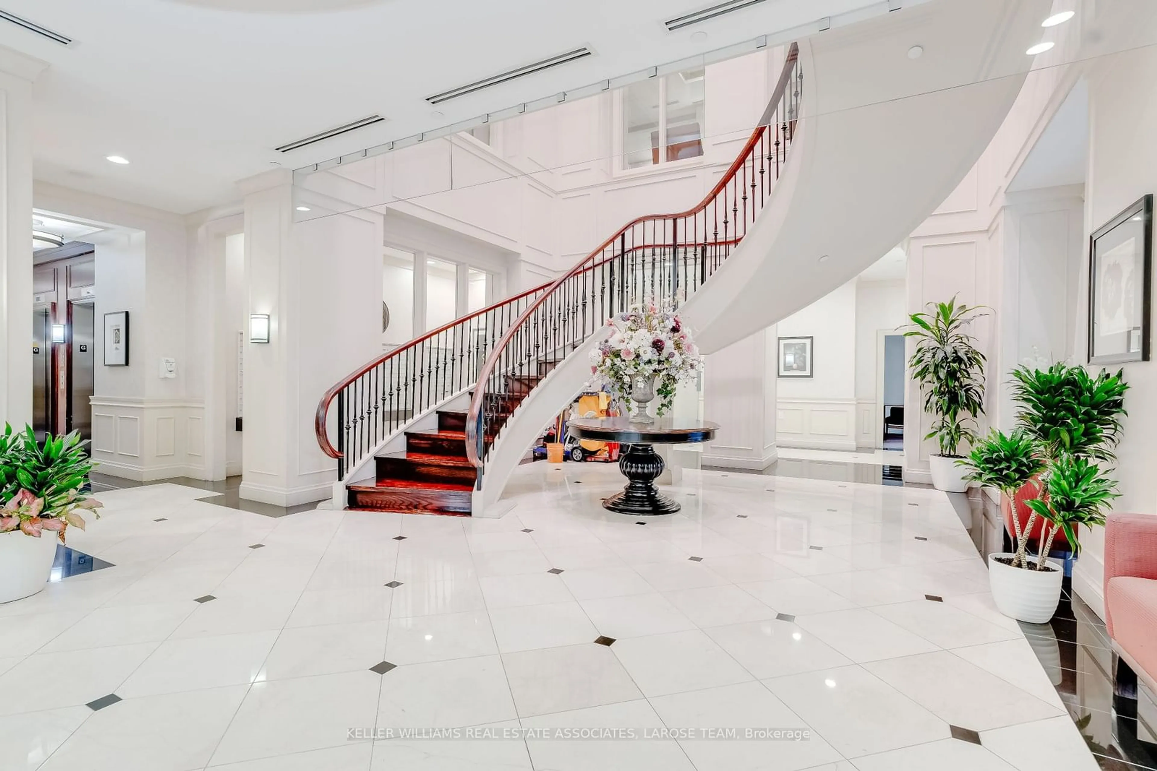 Indoor foyer for 3 Marine Parade Dr #707, Toronto Ontario M8V 3Z5