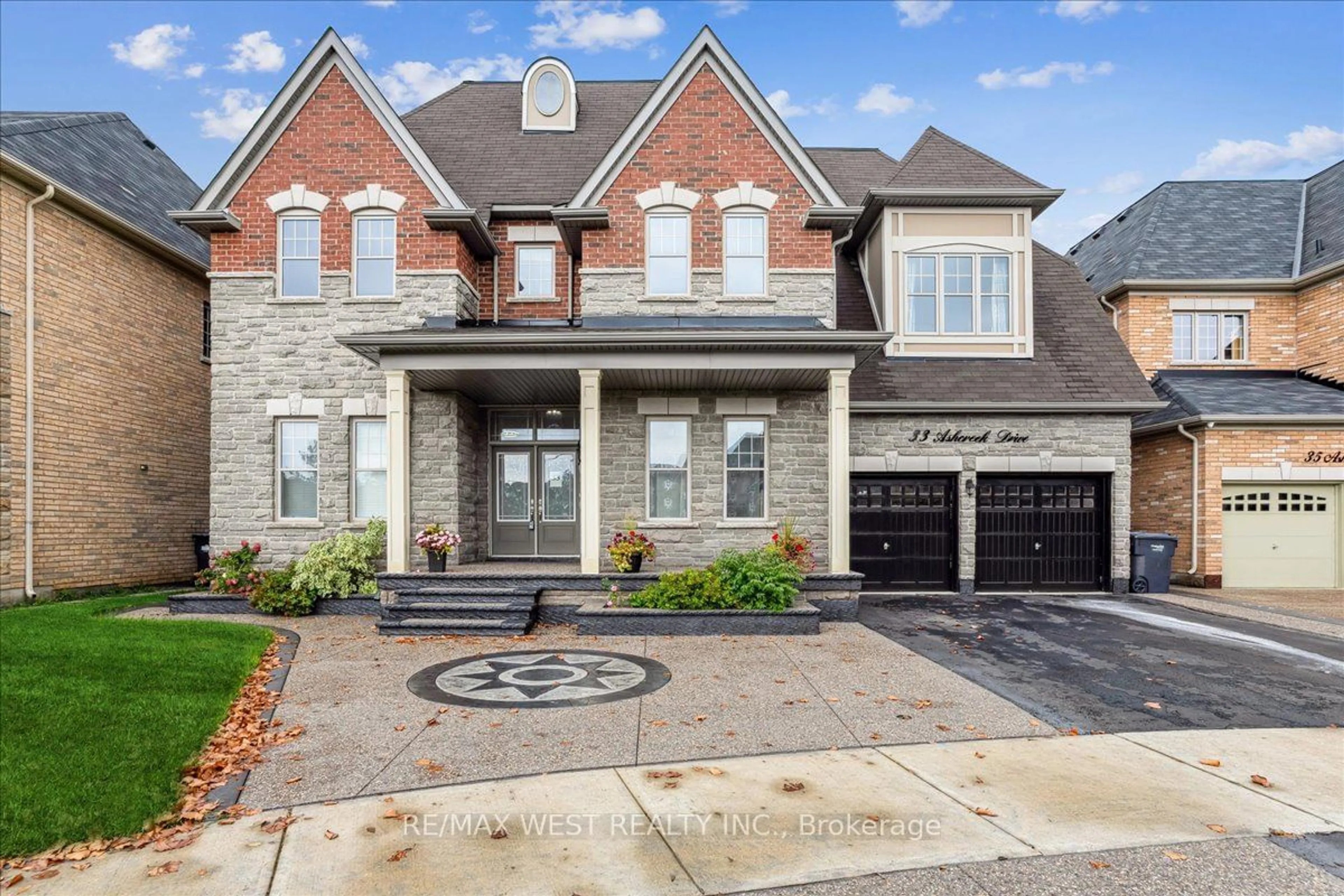 Home with brick exterior material for 33 Ashcreek Dr, Brampton Ontario L6Y 3A7