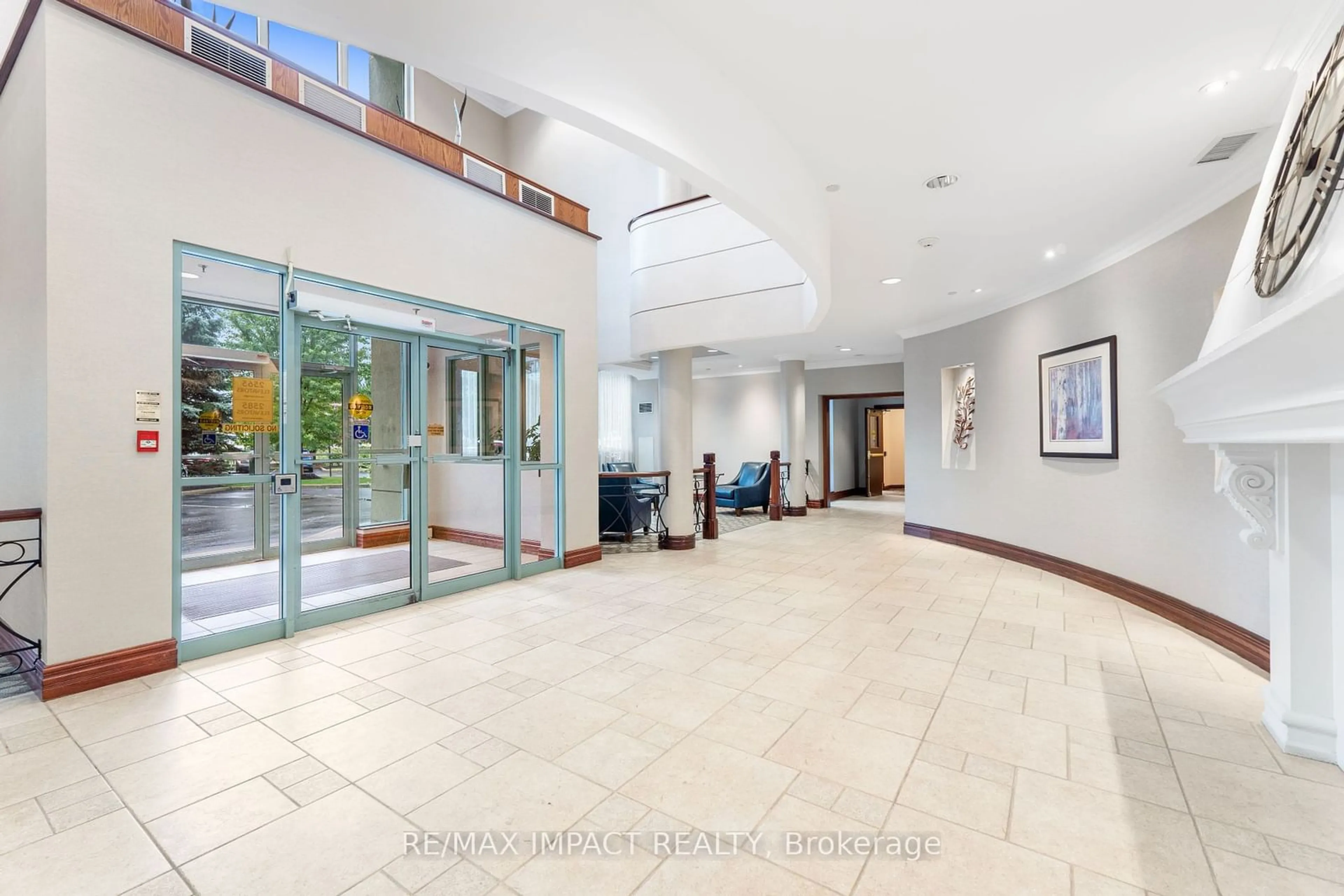 Indoor lobby for 2565 Erin Centre Blvd #1007, Mississauga Ontario L5M 6Z8