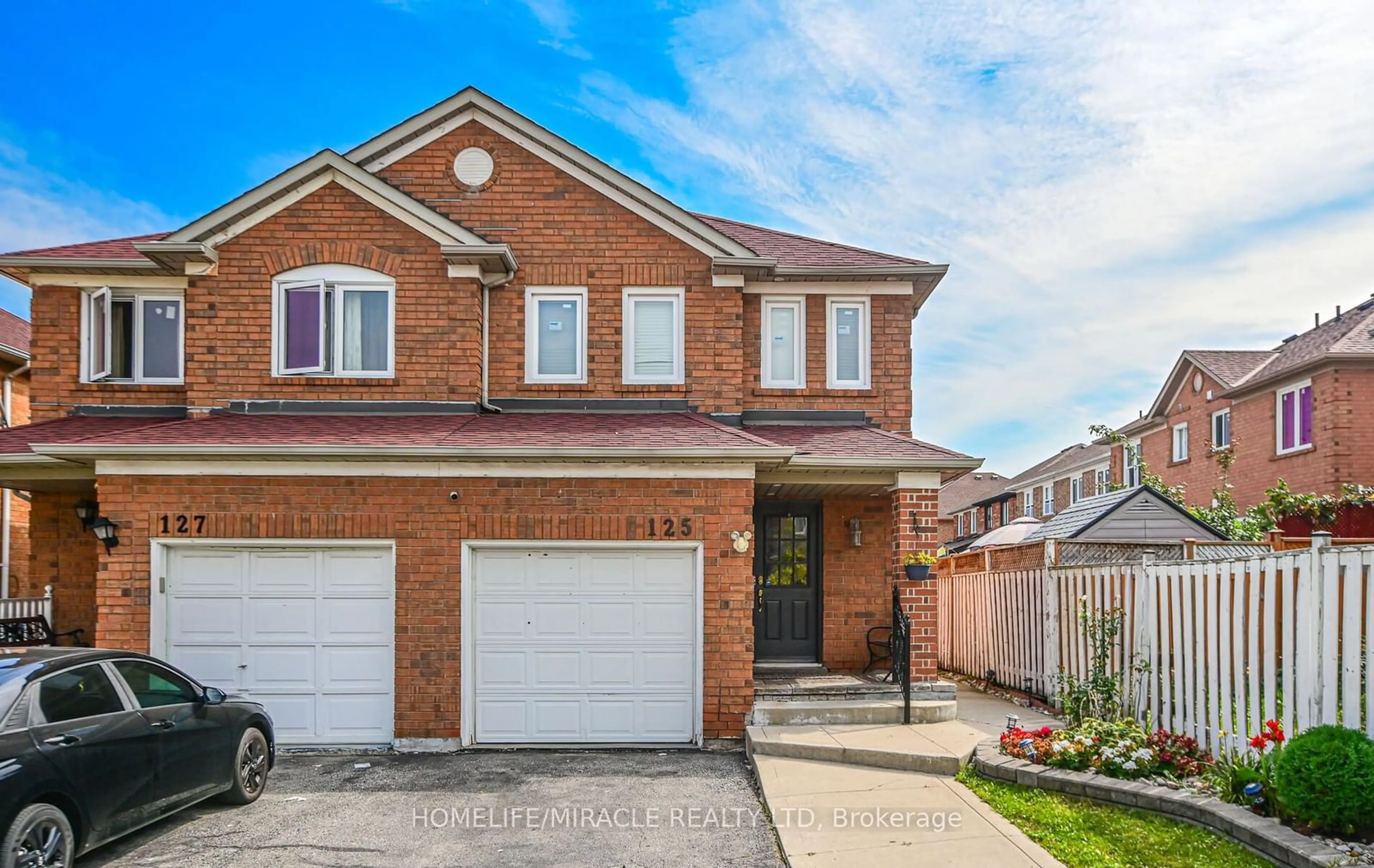 Home with brick exterior material for 125 Oatfield Rd, Brampton Ontario L6R 1Y6