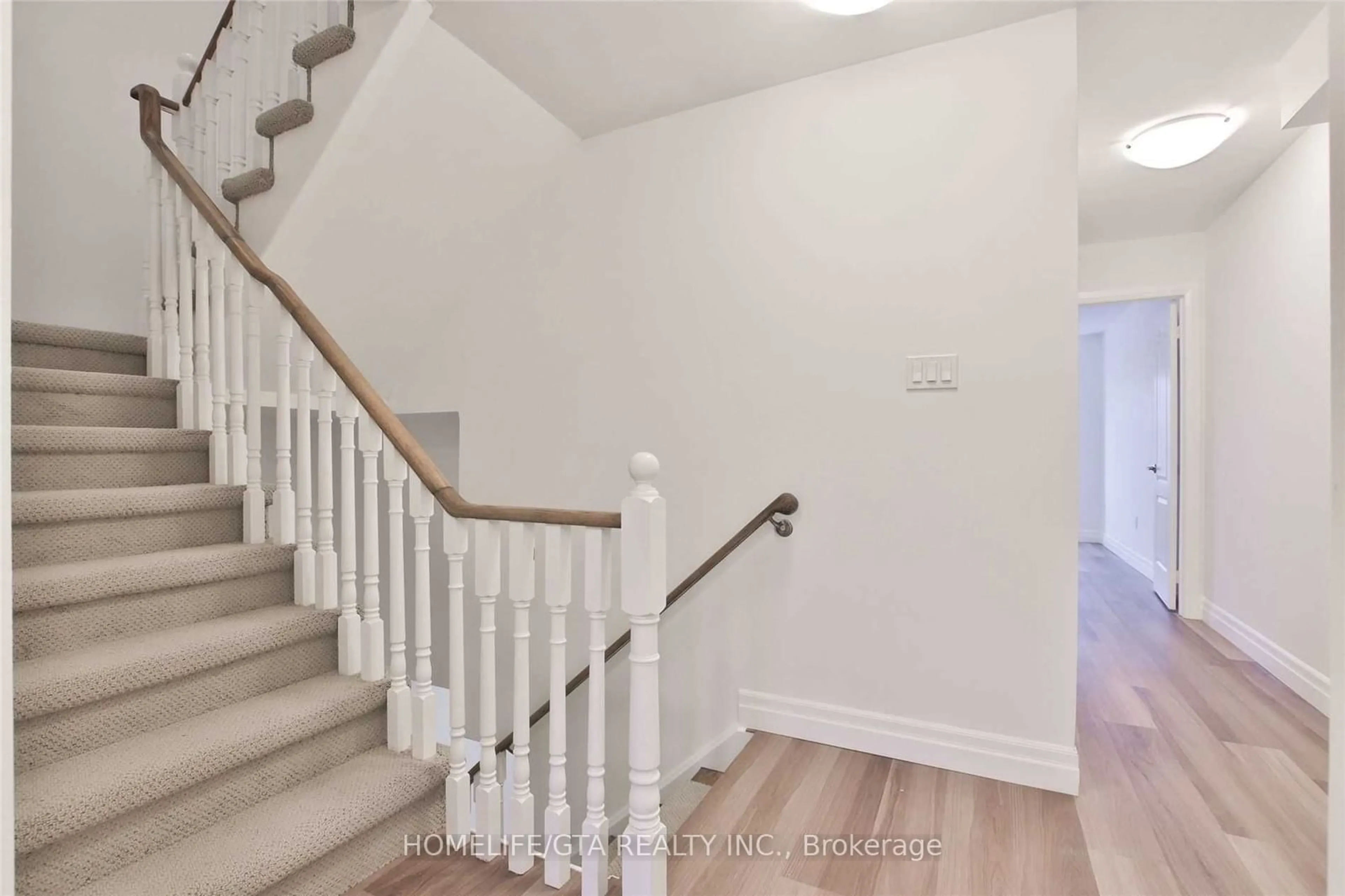 Stairs for 554 Sentinel Rd, Toronto Ontario M3J 3R9