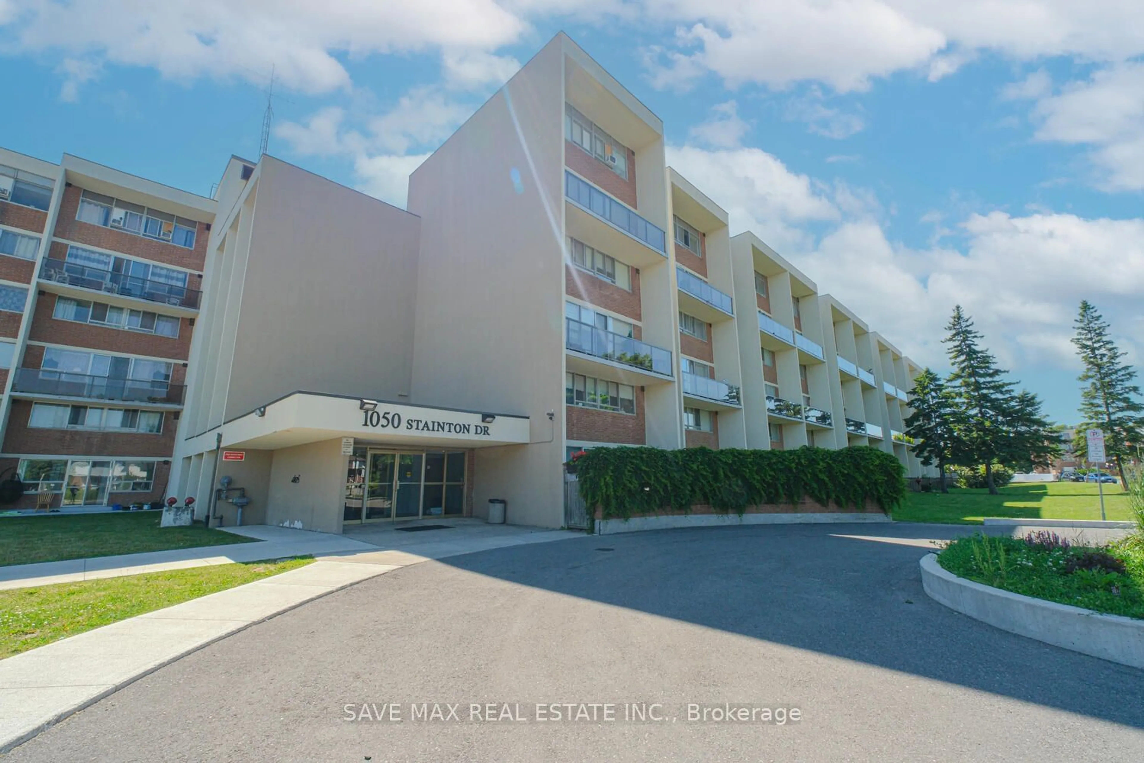 A pic from exterior of the house or condo, the front or back of building for 1050 Stainton Dr #322, Mississauga Ontario L5C 2T7