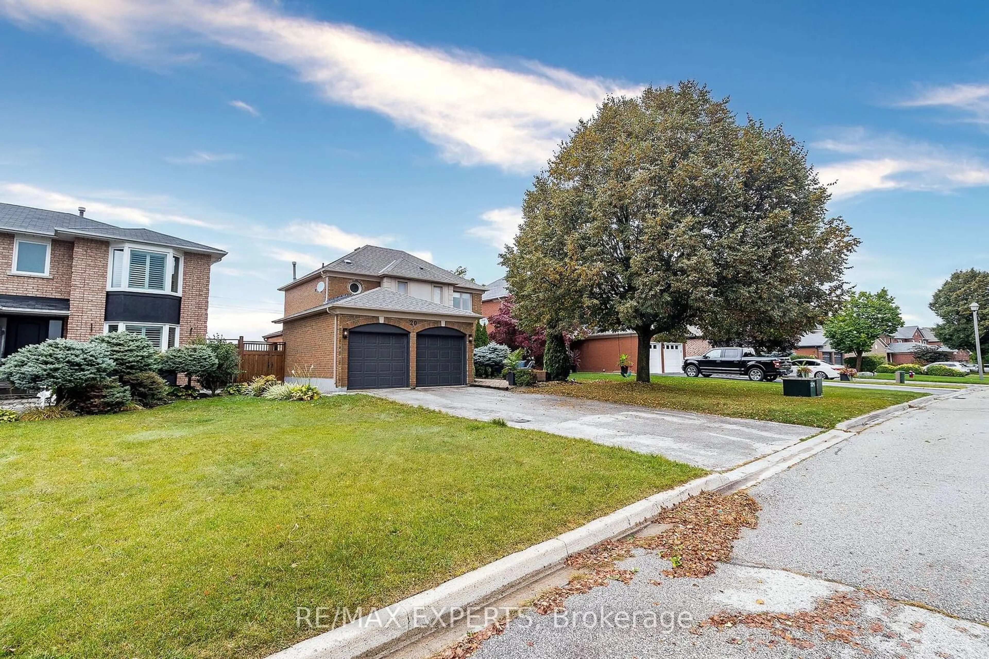 Frontside or backside of a home for 20 Foxchase Dr, Caledon Ontario L7E 1H7