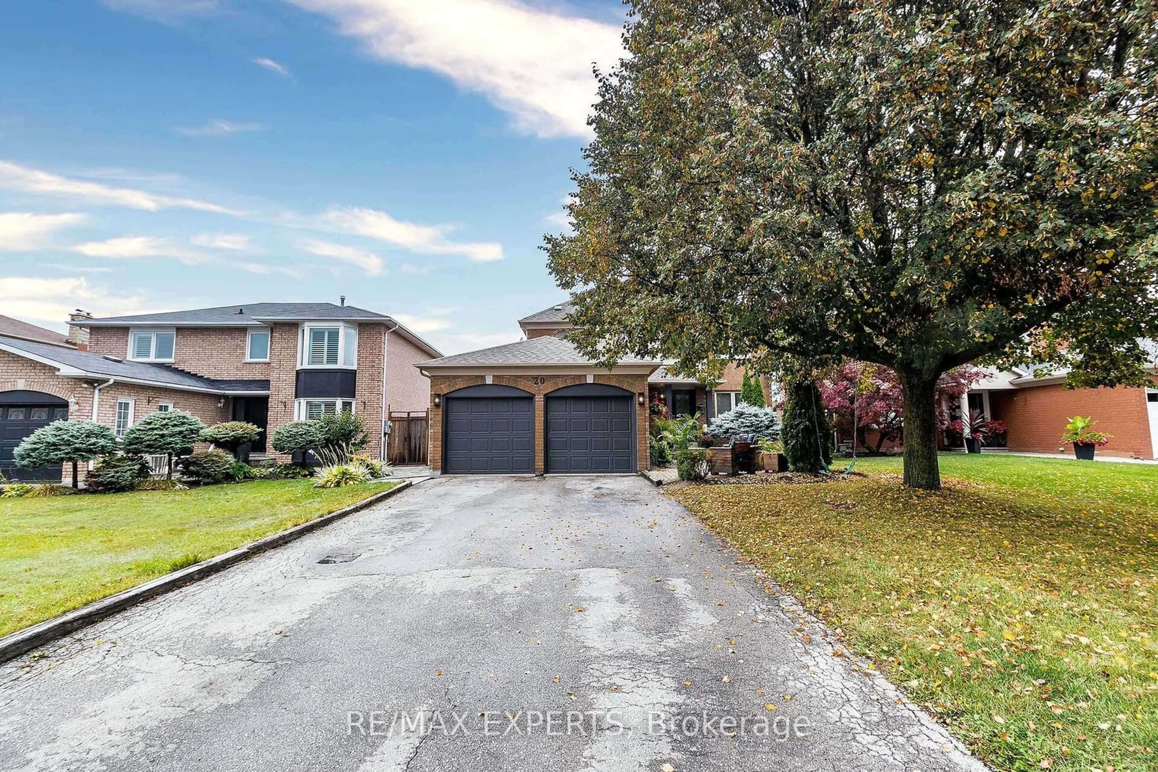 Frontside or backside of a home for 20 Foxchase Dr, Caledon Ontario L7E 1H7