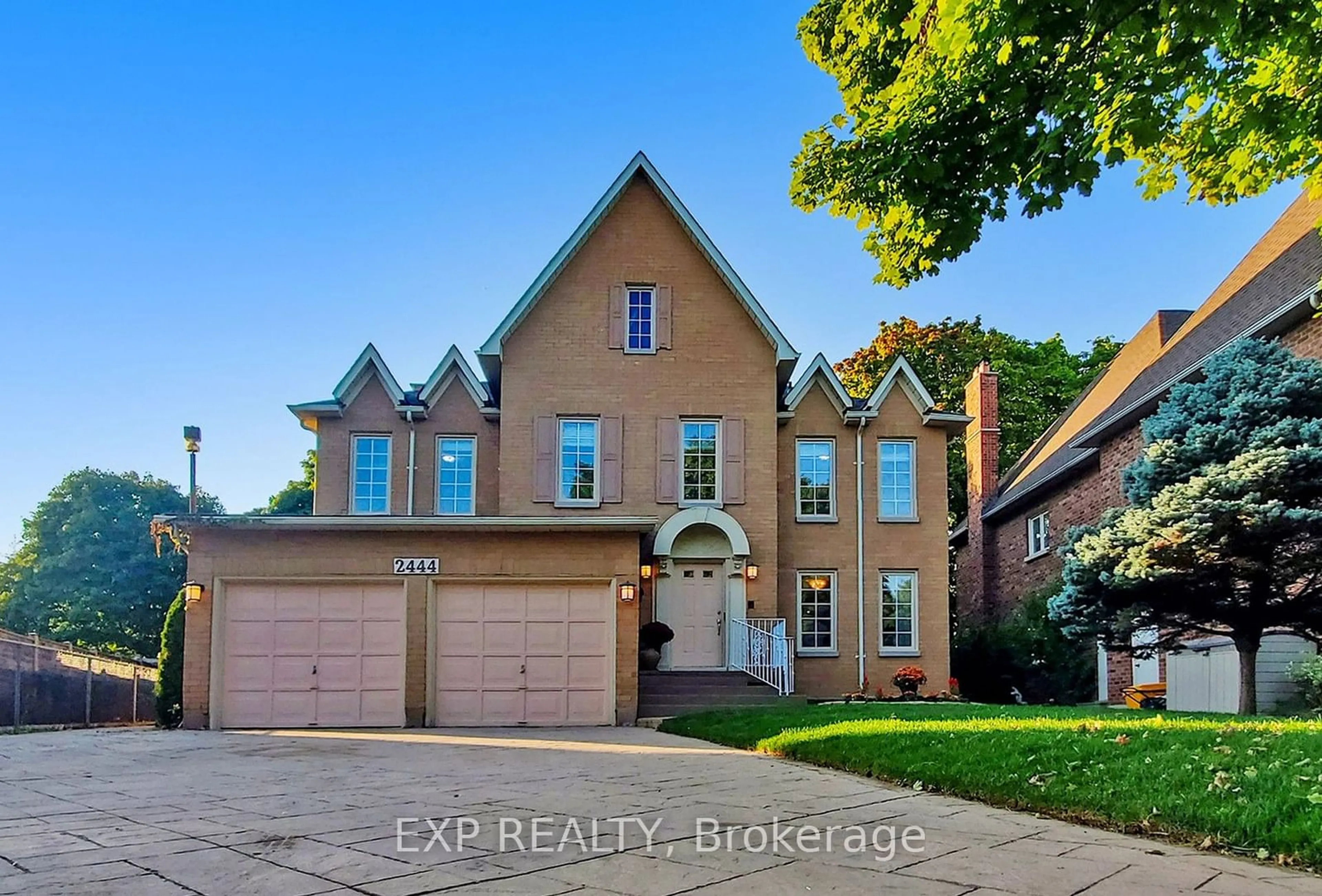 Frontside or backside of a home, the street view for 2444 Marisa Crt, Mississauga Ontario L5K 2P3