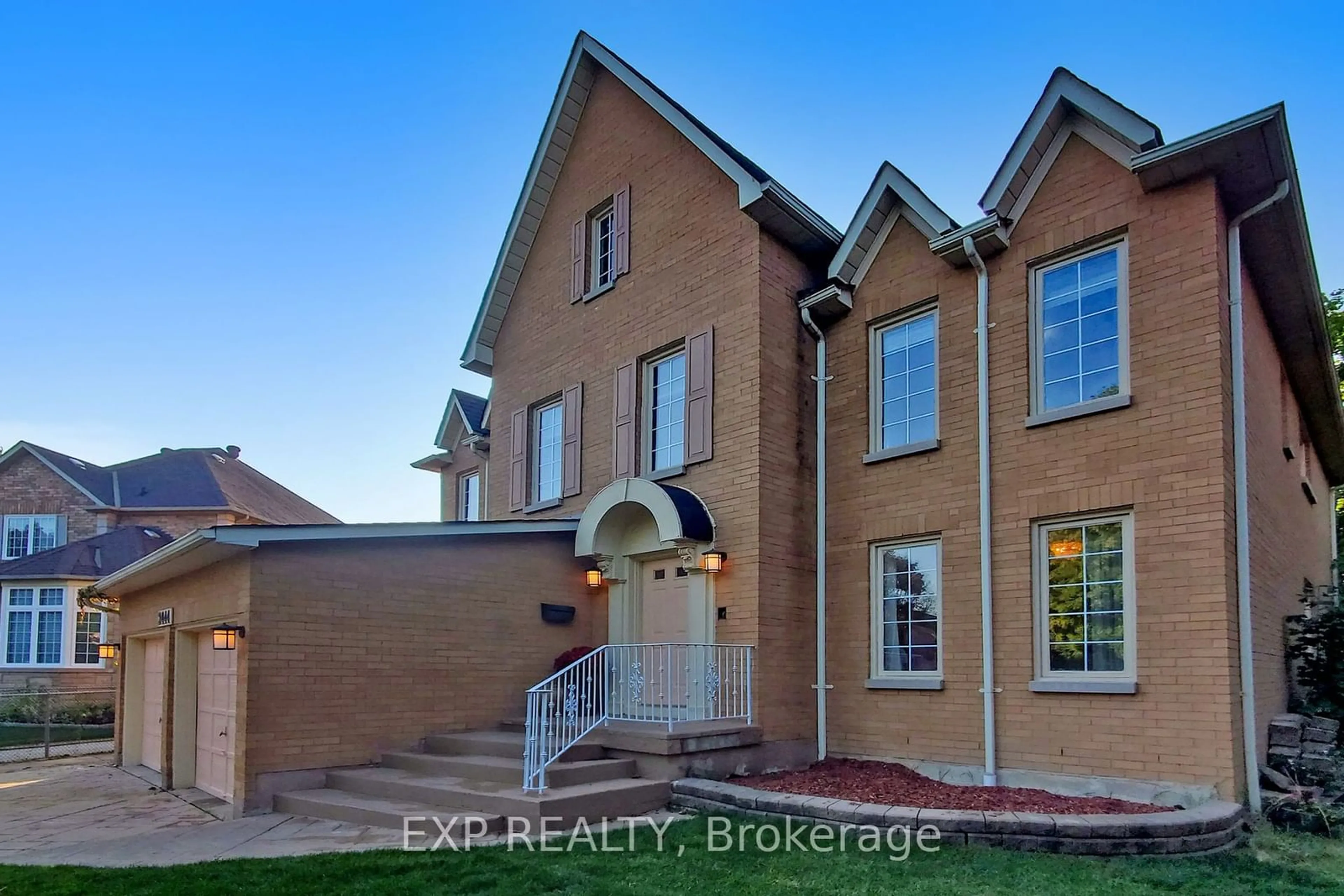 Frontside or backside of a home for 2444 Marisa Crt, Mississauga Ontario L5K 2P3