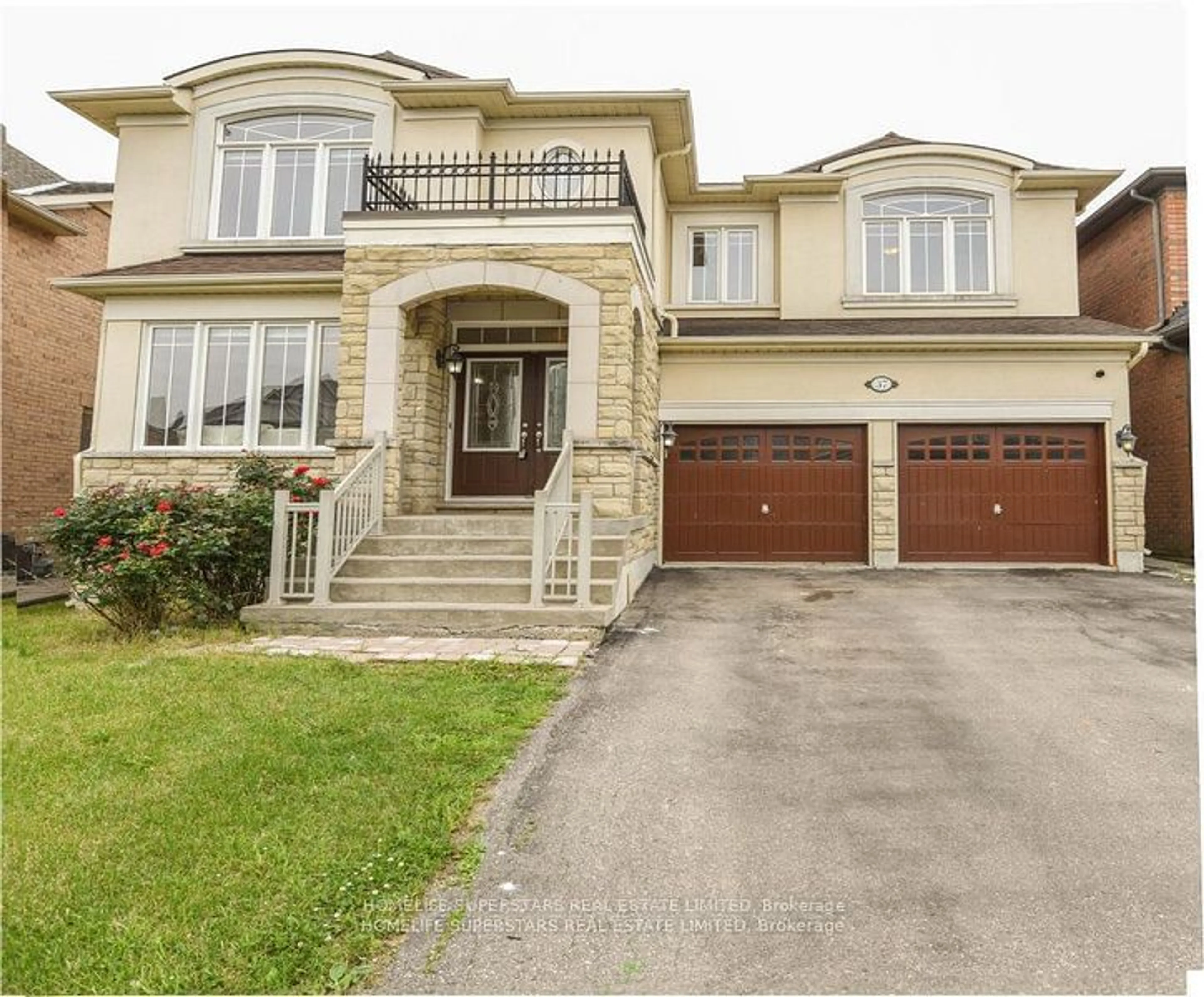 Frontside or backside of a home, the street view for 37 Hawkridge Tr, Brampton Ontario L6P 2T4