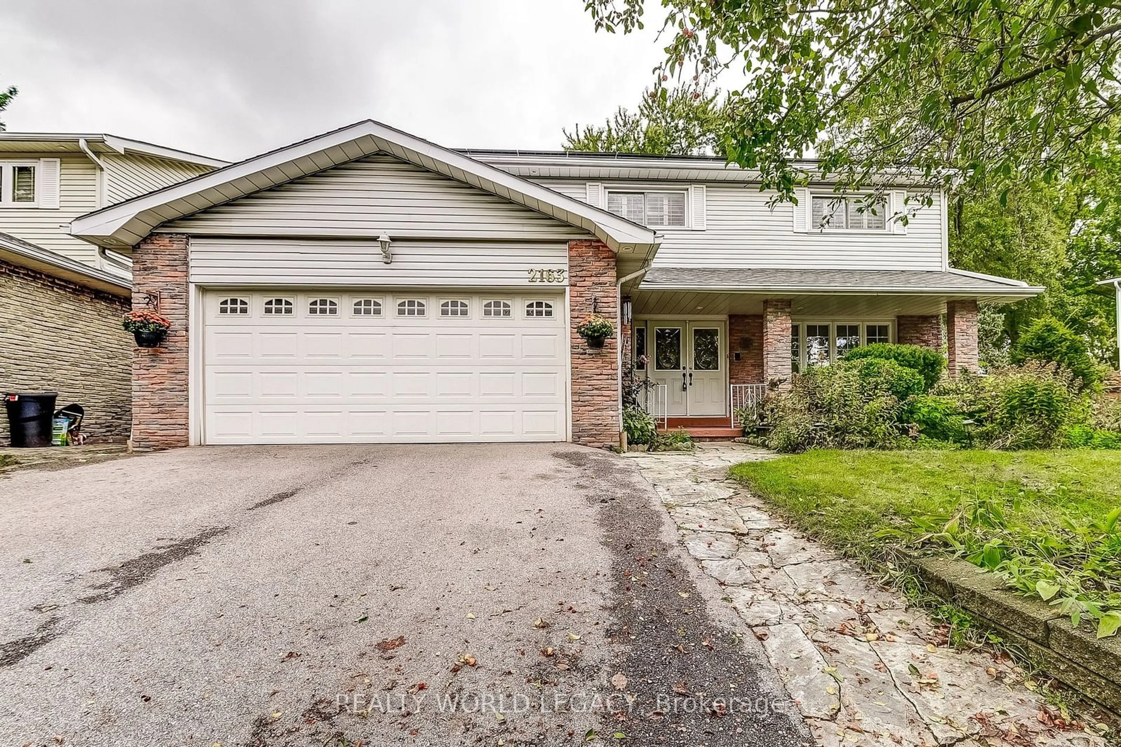 Home with brick exterior material for 2163 Alconbury Cres, Burlington Ontario L7P 3C5