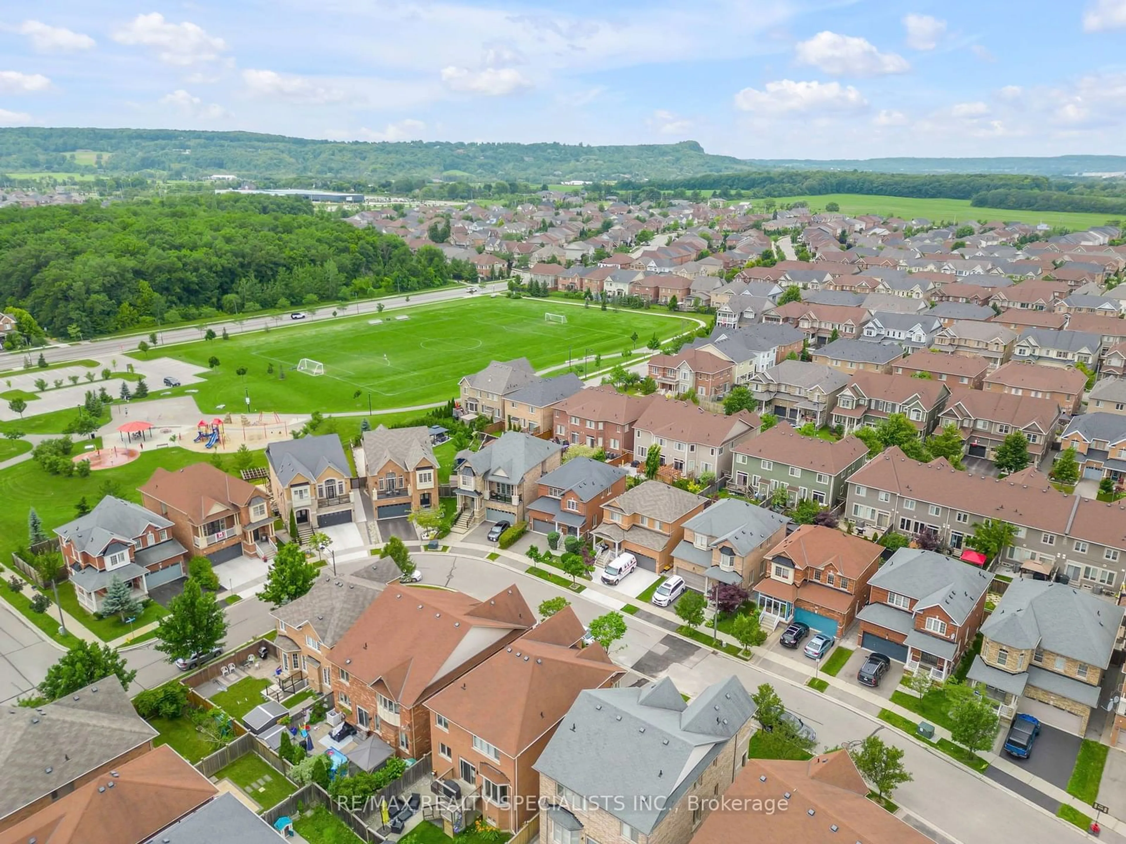 A pic from exterior of the house or condo for 192 Giddings Cres, Milton Ontario L9T 7A7