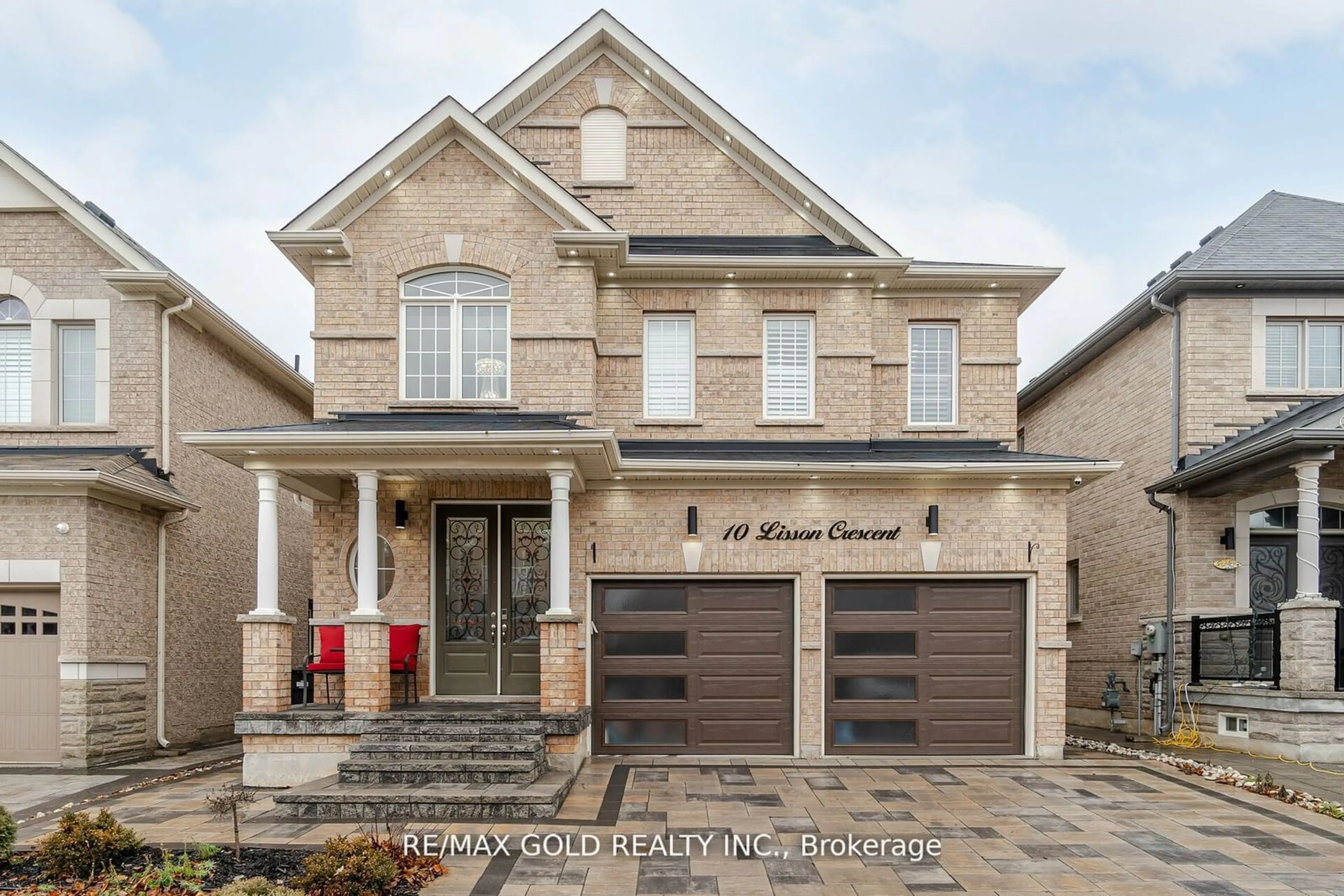 Home with brick exterior material for 10 Lisson Cres, Brampton Ontario L6X 5H8