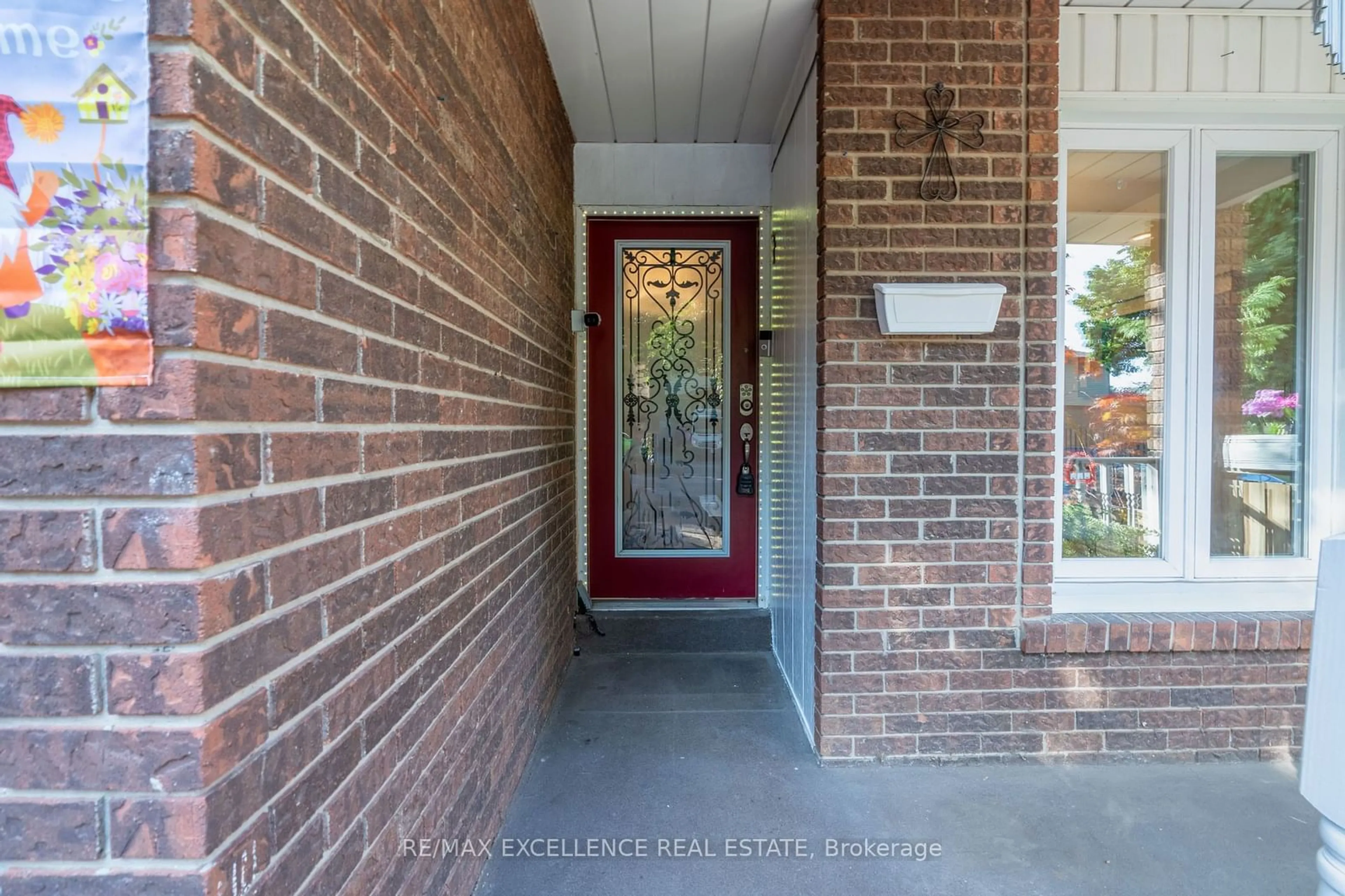 Indoor entryway for 7 Lady Stewart Blvd, Brampton Ontario L6S 3Y2