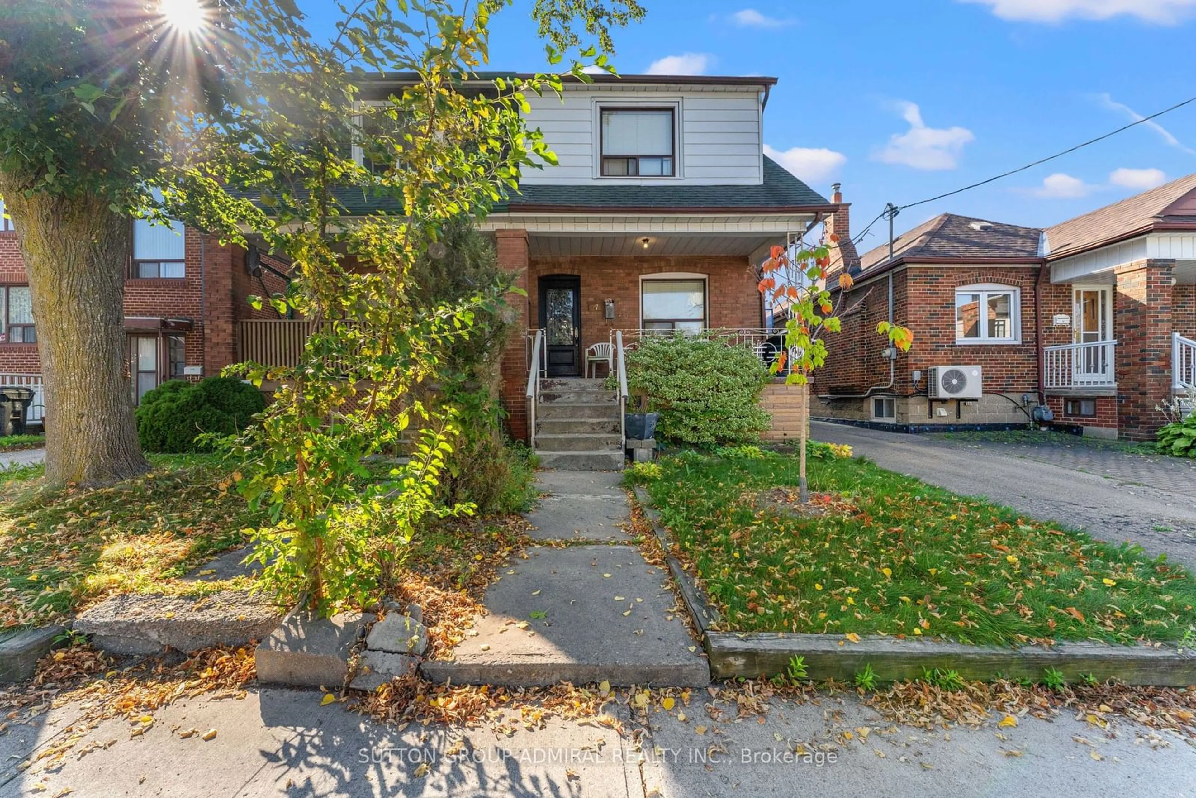 A pic from exterior of the house or condo, the street view for 17 Belgravia Ave, Toronto Ontario M6E 2M4