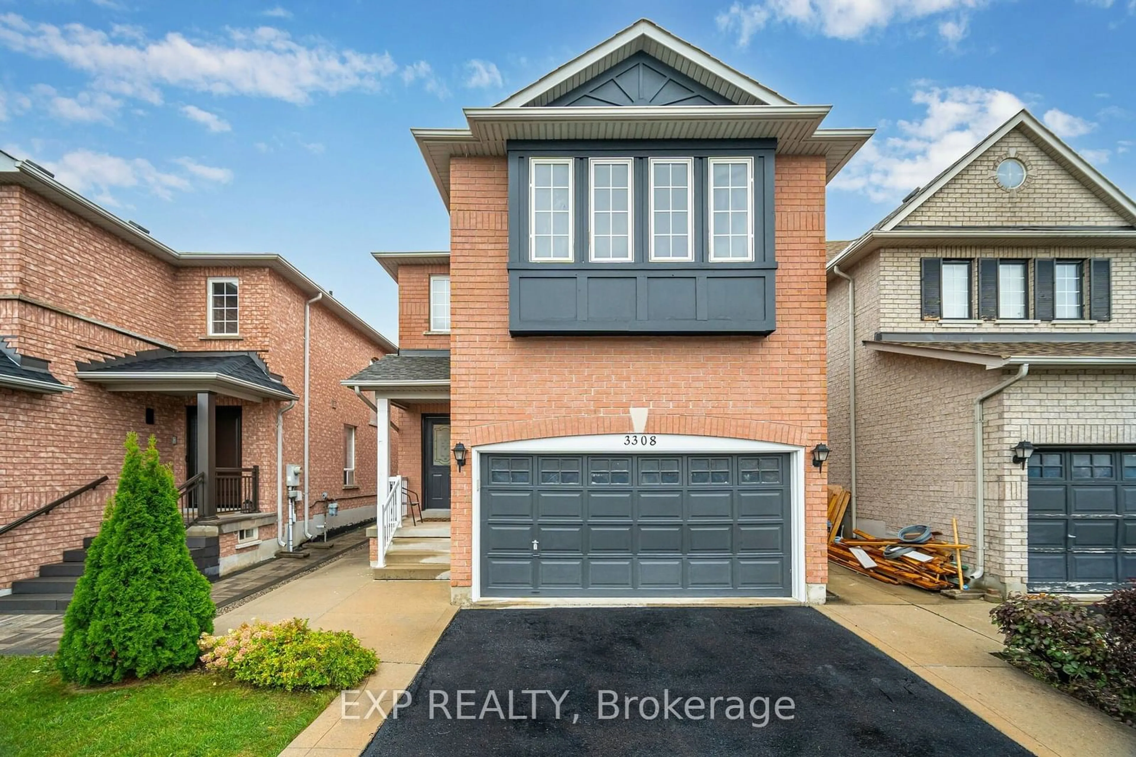 Frontside or backside of a home, the street view for 3308 Raindance Cres, Mississauga Ontario L5N 8L7