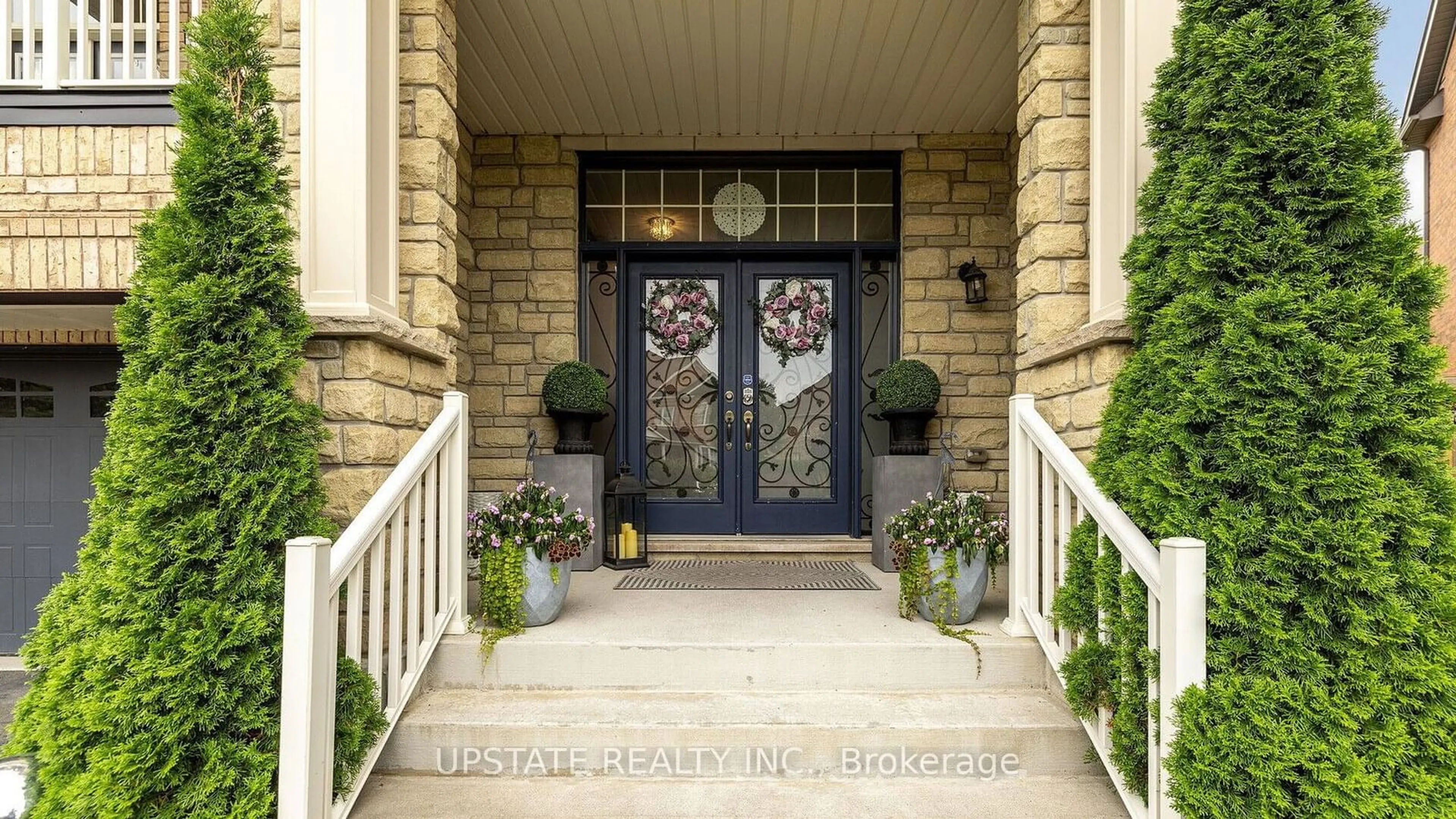 Indoor entryway, wood floors for 112 George Robinson Dr, Brampton Ontario L6Y 0Z8