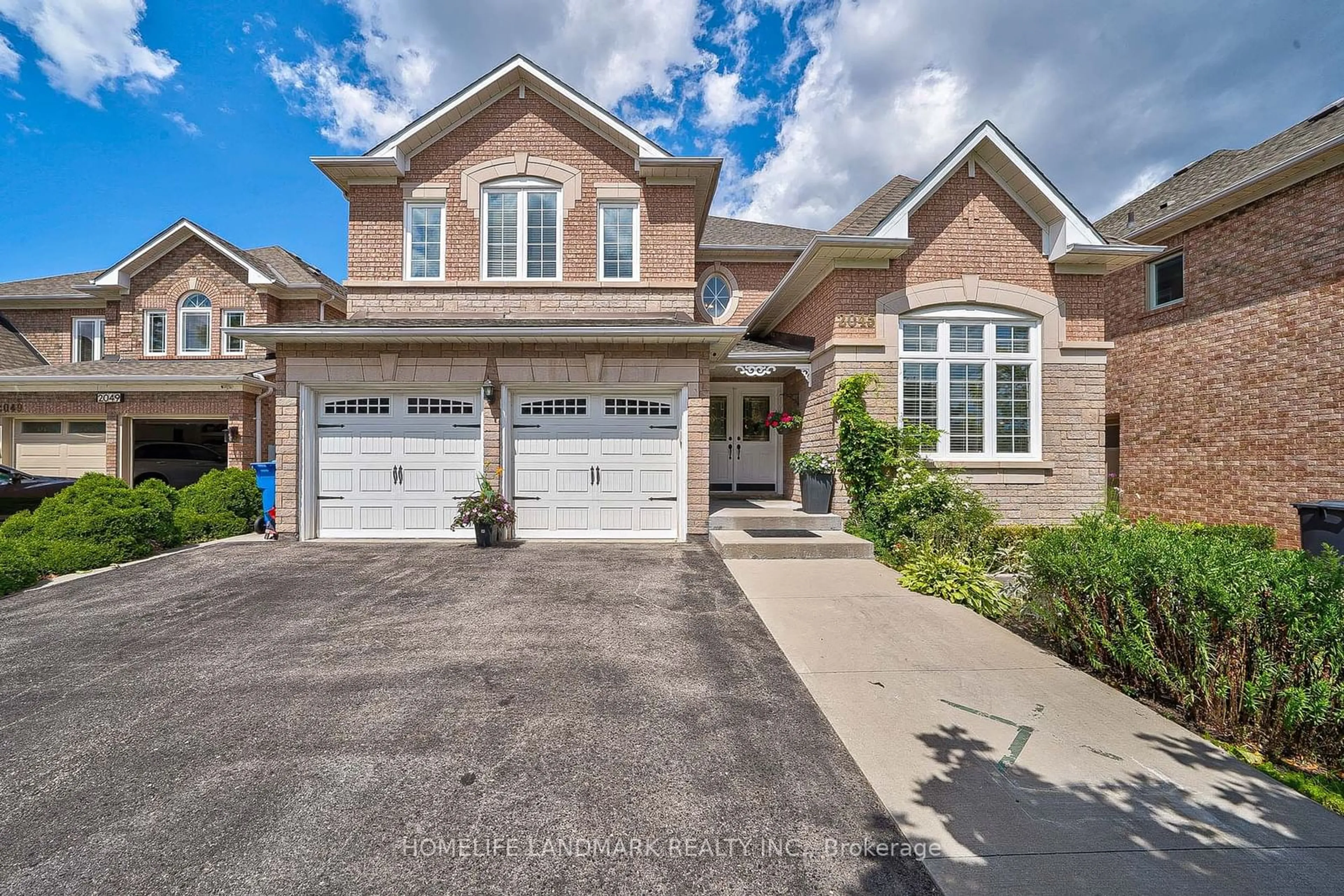 Home with brick exterior material for 2045 Joshuas Creek Dr, Oakville Ontario L6H 6E5