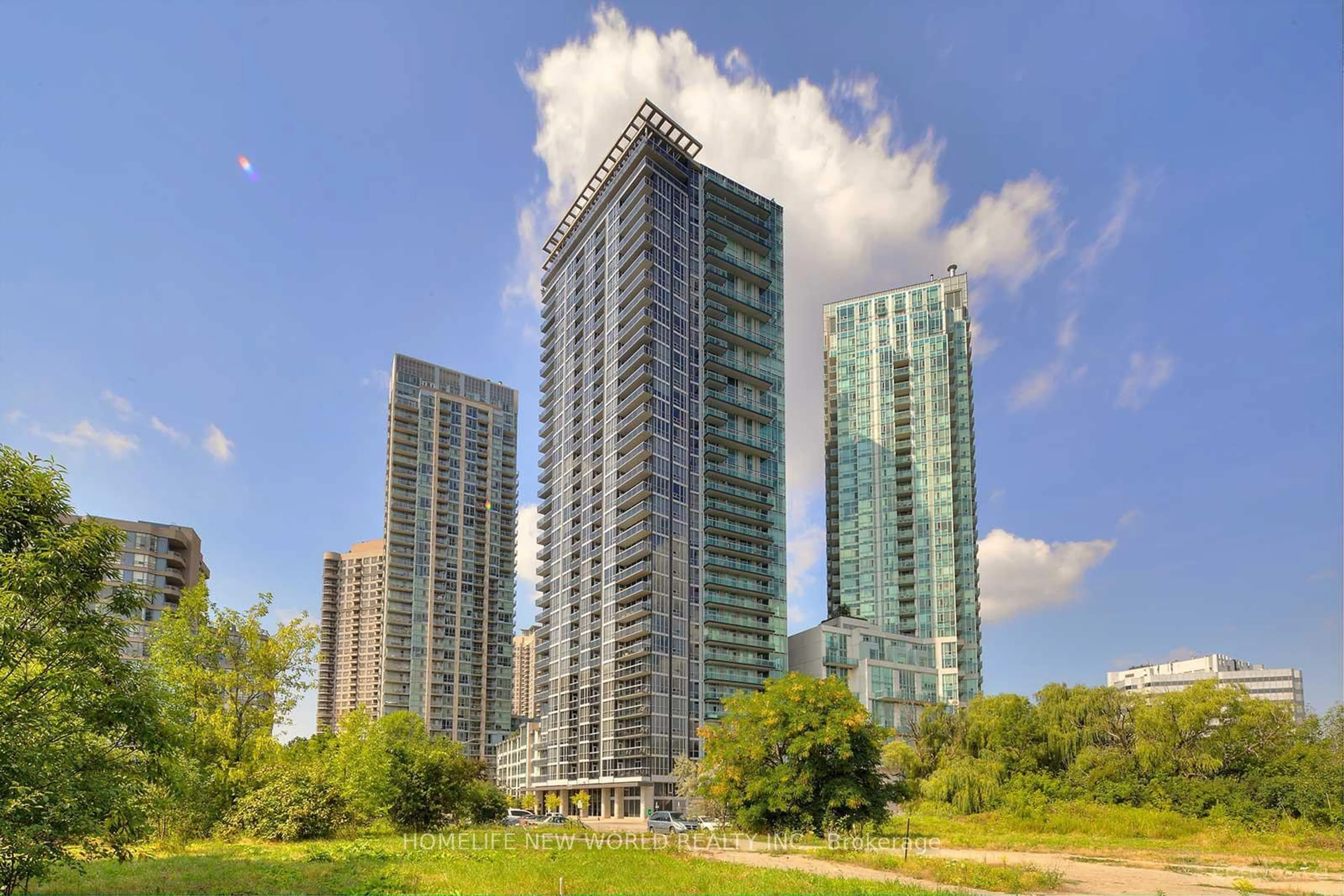 A pic from exterior of the house or condo, the view of city buildings for 223 Webb Dr #3308, Mississauga Ontario L5B 0E8