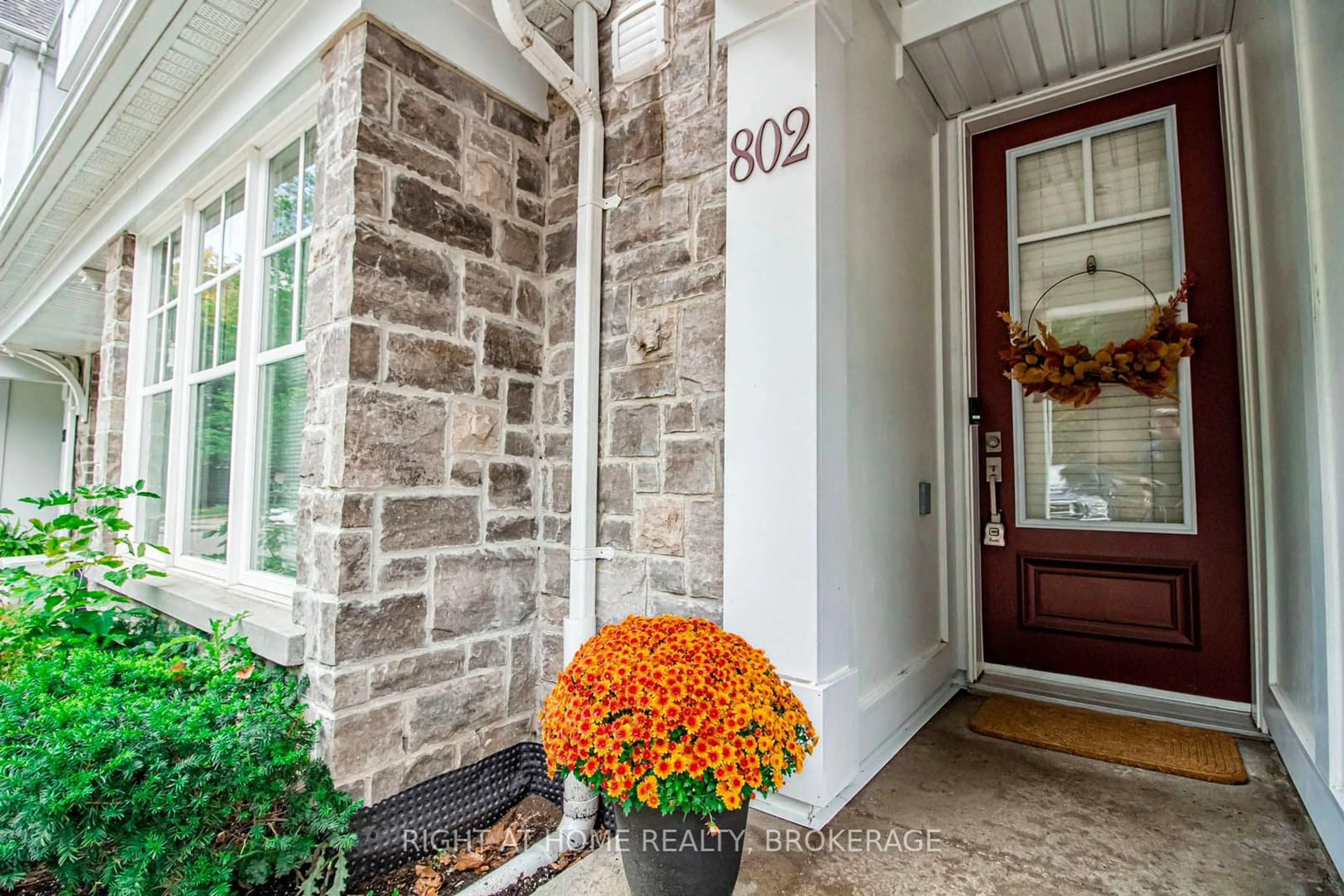 Indoor entryway for 1011 Deta Rd #802, Mississauga Ontario L5E 0A2