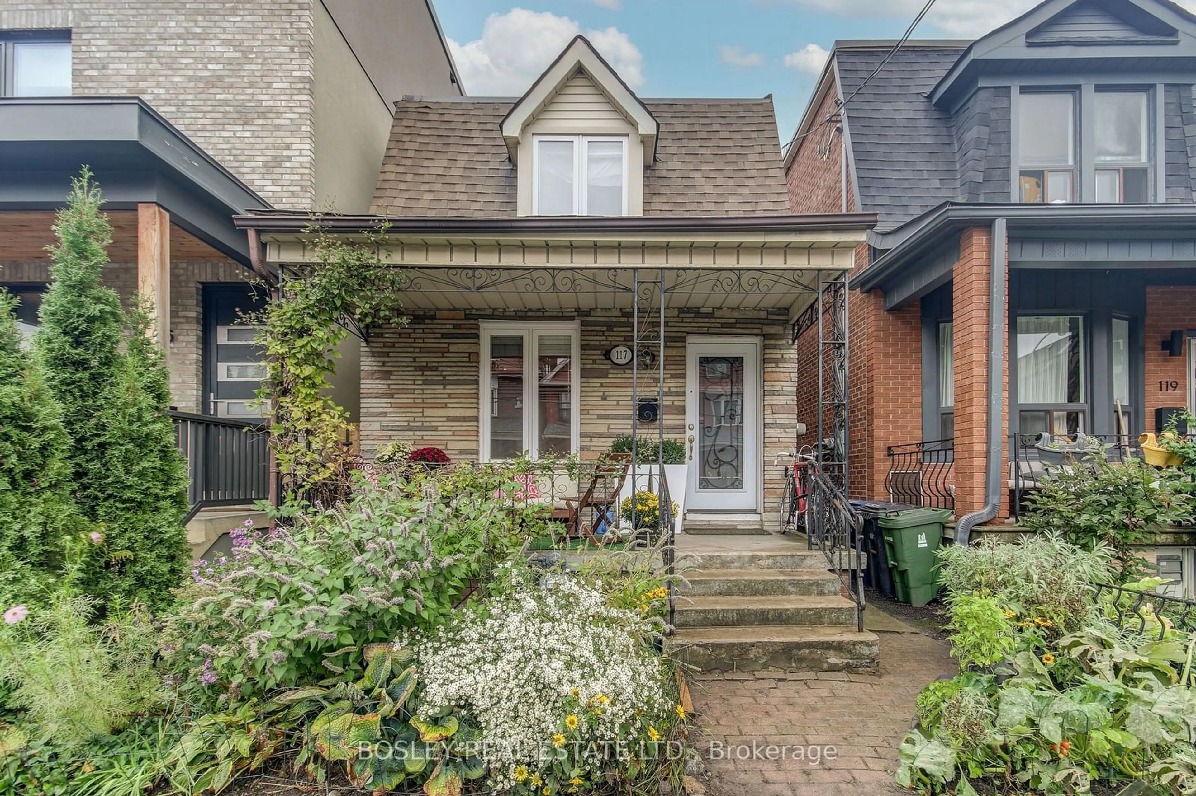 Home with brick exterior material for 117 Hallam St, Toronto Ontario M6H 1W9