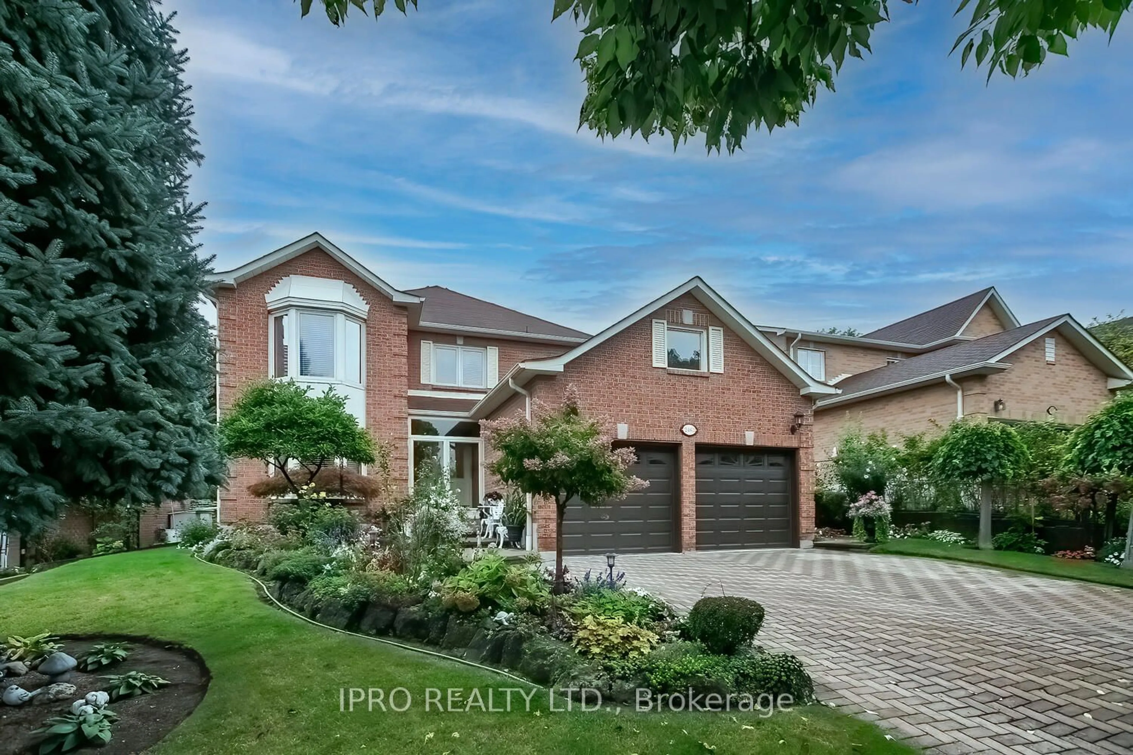 Home with brick exterior material for 2463 King Forrest Dr, Mississauga Ontario L5K 2P1