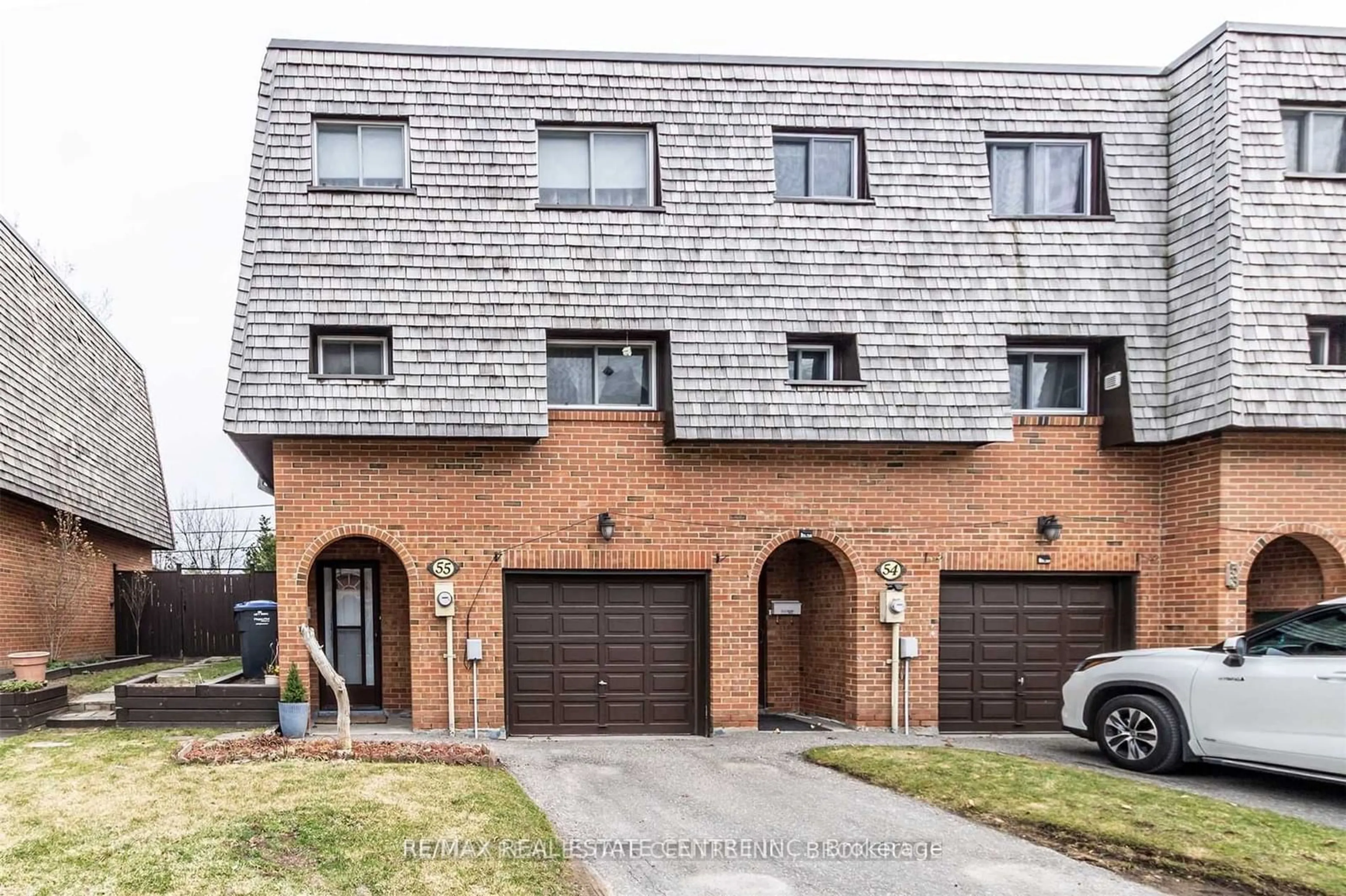 Home with brick exterior material for 55 Briar Path, Brampton Ontario L6T 2A3