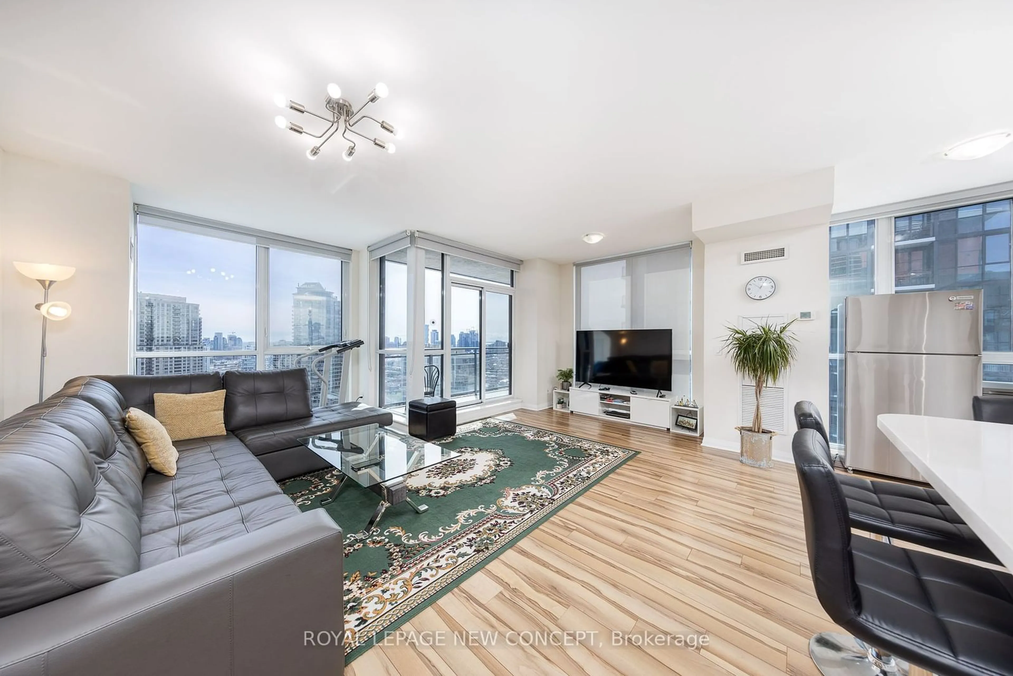 Living room for 55 Eglinton Ave #PH2204, Mississauga Ontario L5R 0E4