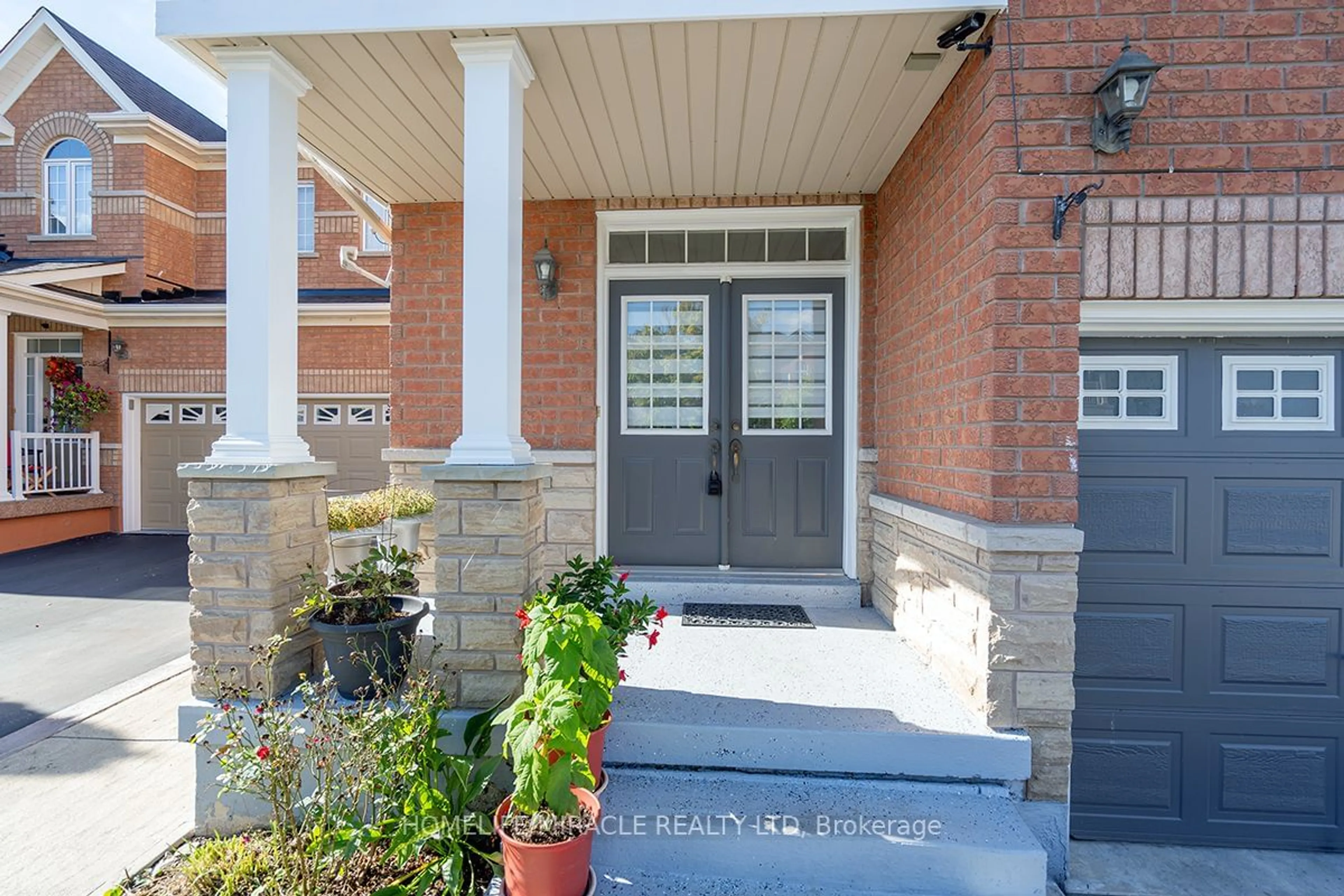 Home with brick exterior material for 4 Princefield Pl, Brampton Ontario L6R 0E4