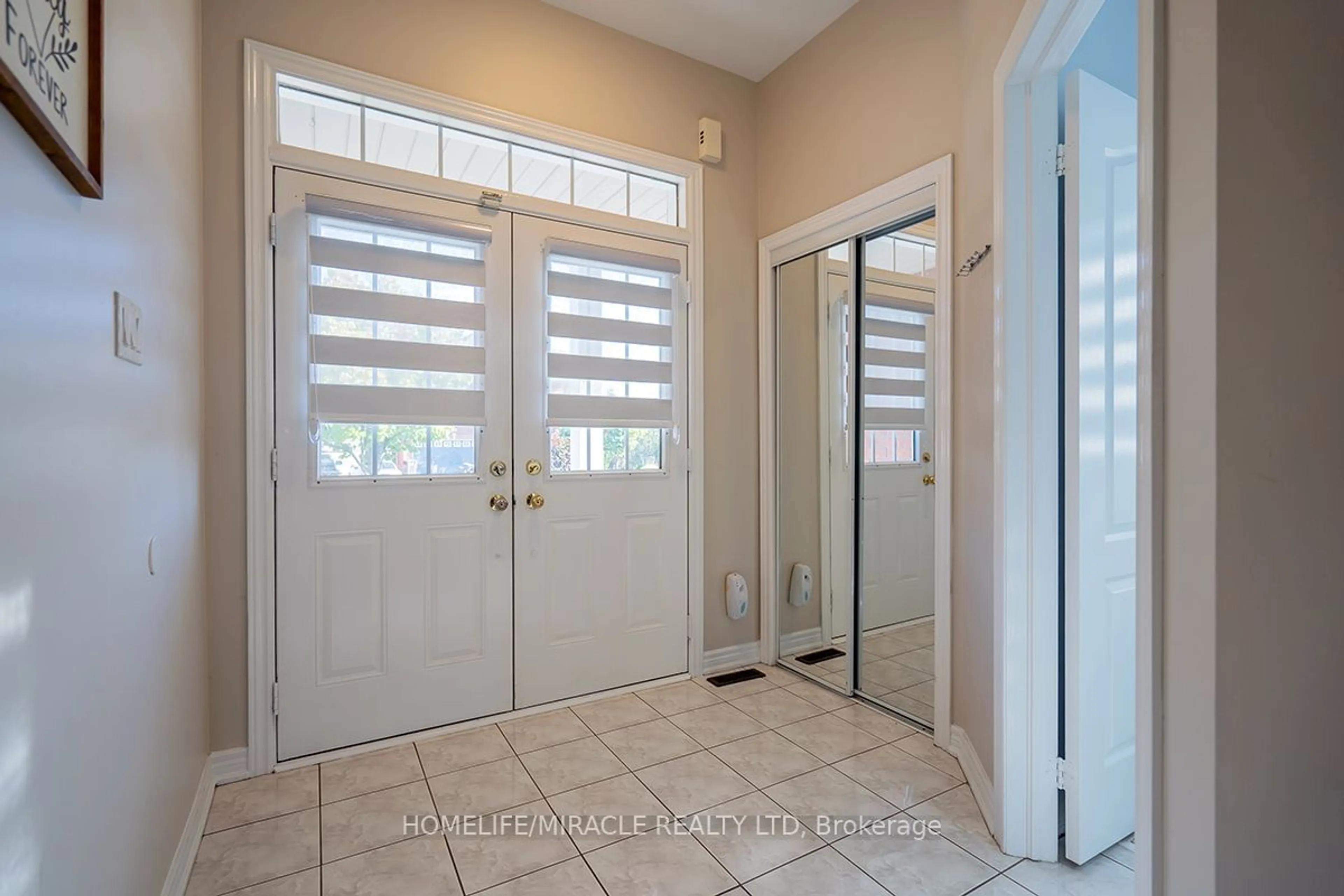 Indoor entryway, ceramic floors for 4 Princefield Pl, Brampton Ontario L6R 0E4