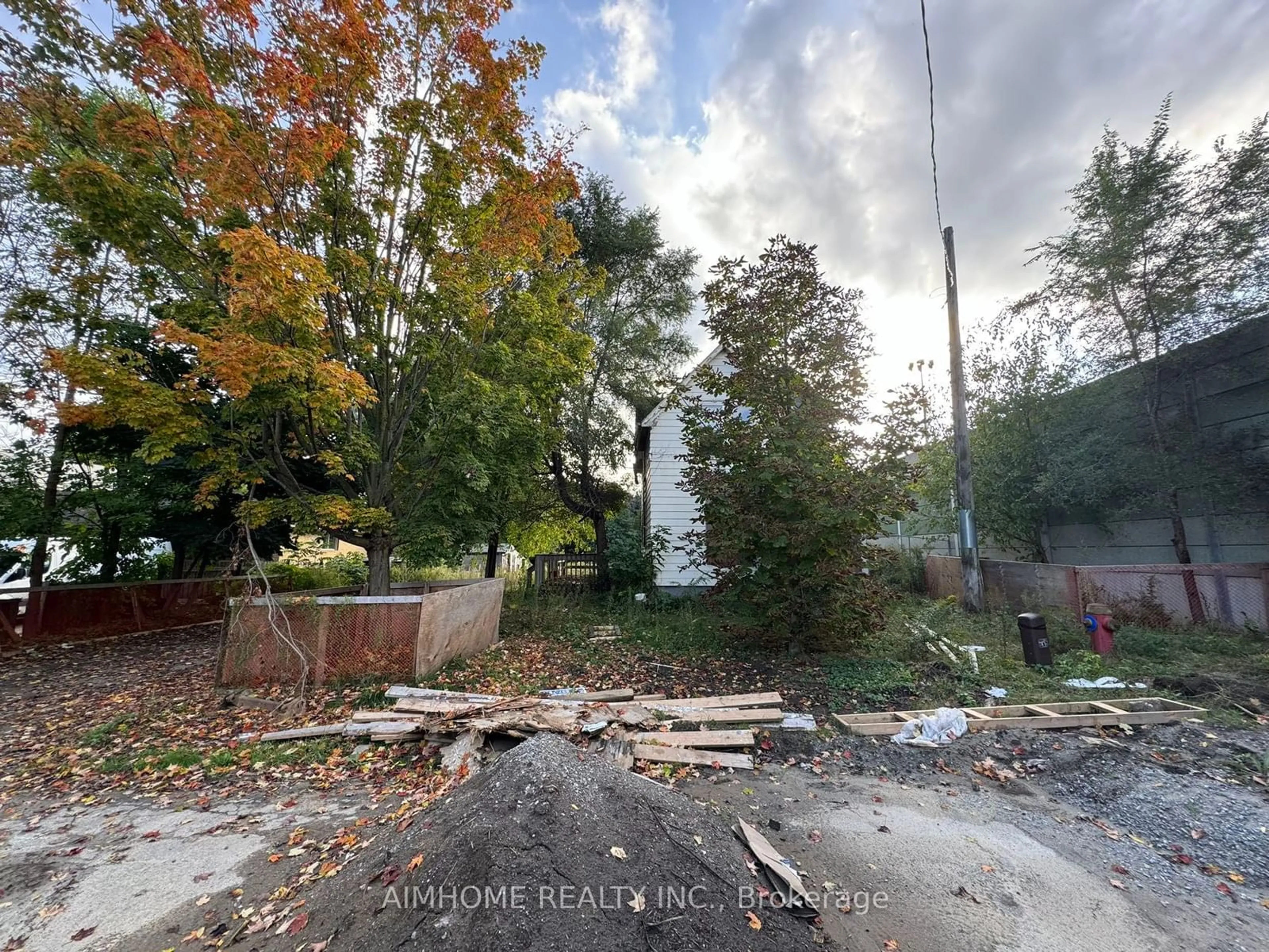 Street view for 1654 Glenburnie Rd, Mississauga Ontario L5G 3E5