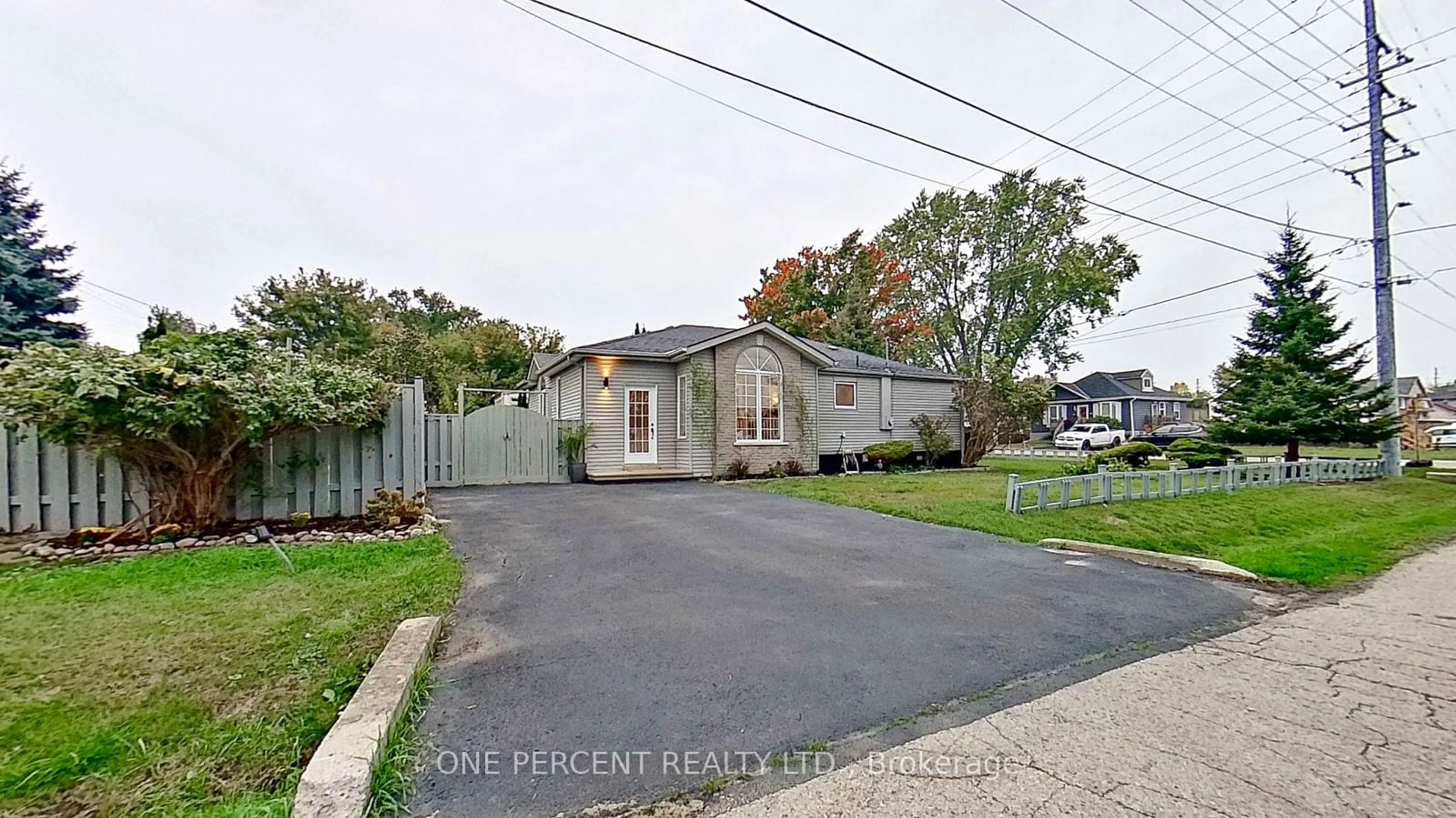 Frontside or backside of a home for 1064 Strathy Ave, Mississauga Ontario L5E 2J8