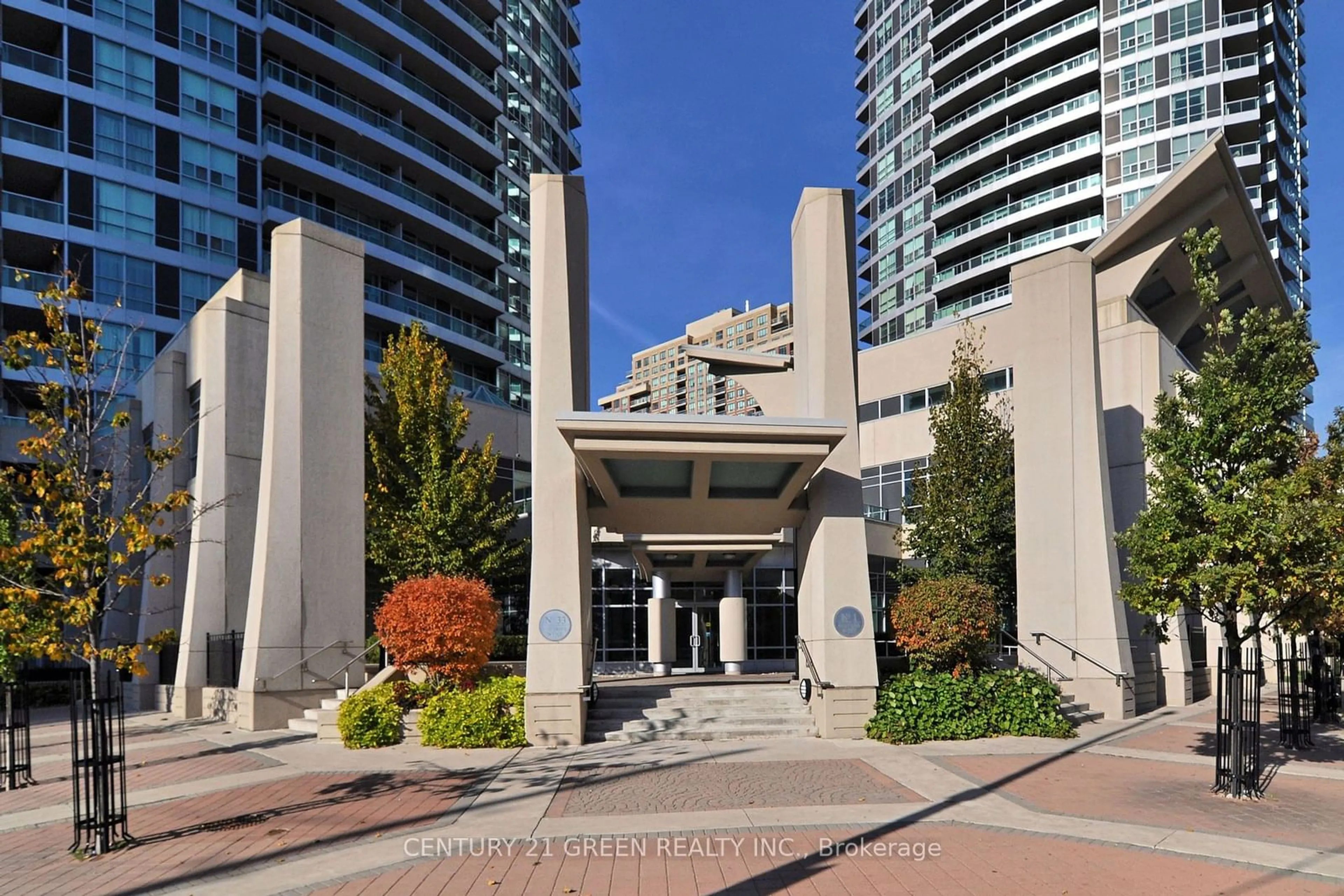 A pic from exterior of the house or condo for 33 Elm Dr #606, Mississauga Ontario L5B 4L2