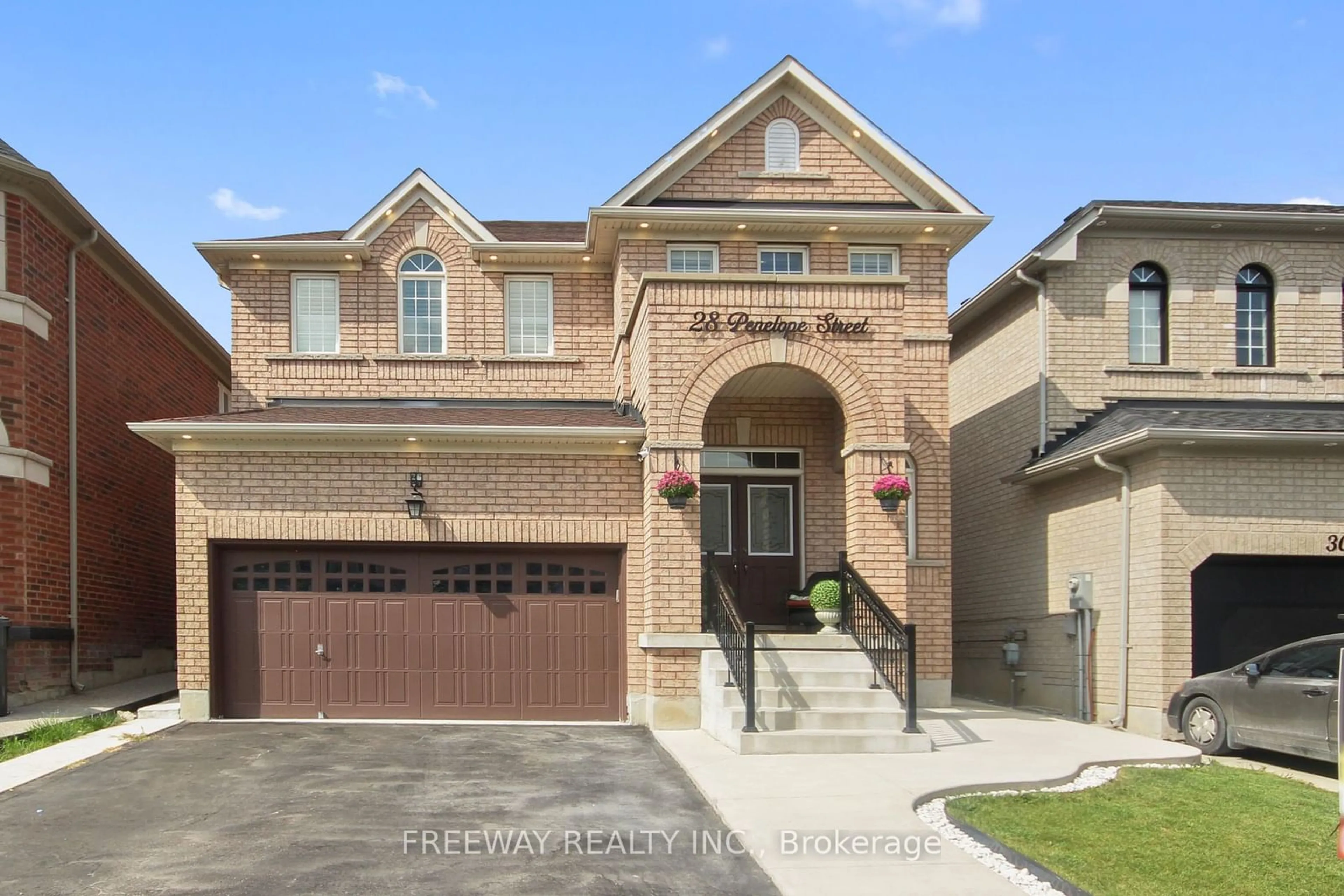 Home with brick exterior material for 28 Penelope St, Brampton Ontario L6P 3H7