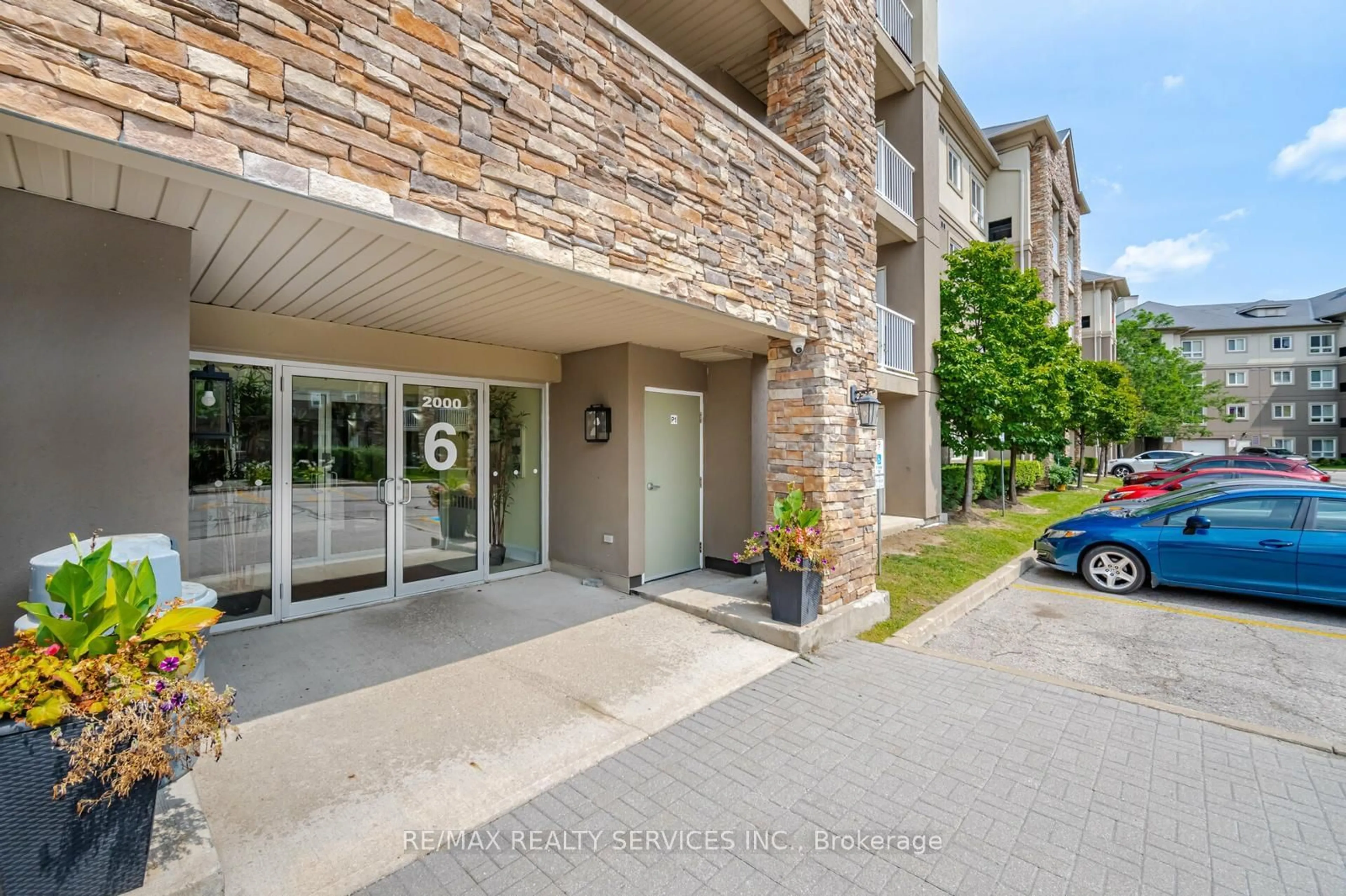 A pic from exterior of the house or condo for 6 Dayspring Circ #2208, Brampton Ontario L6P 2Z6