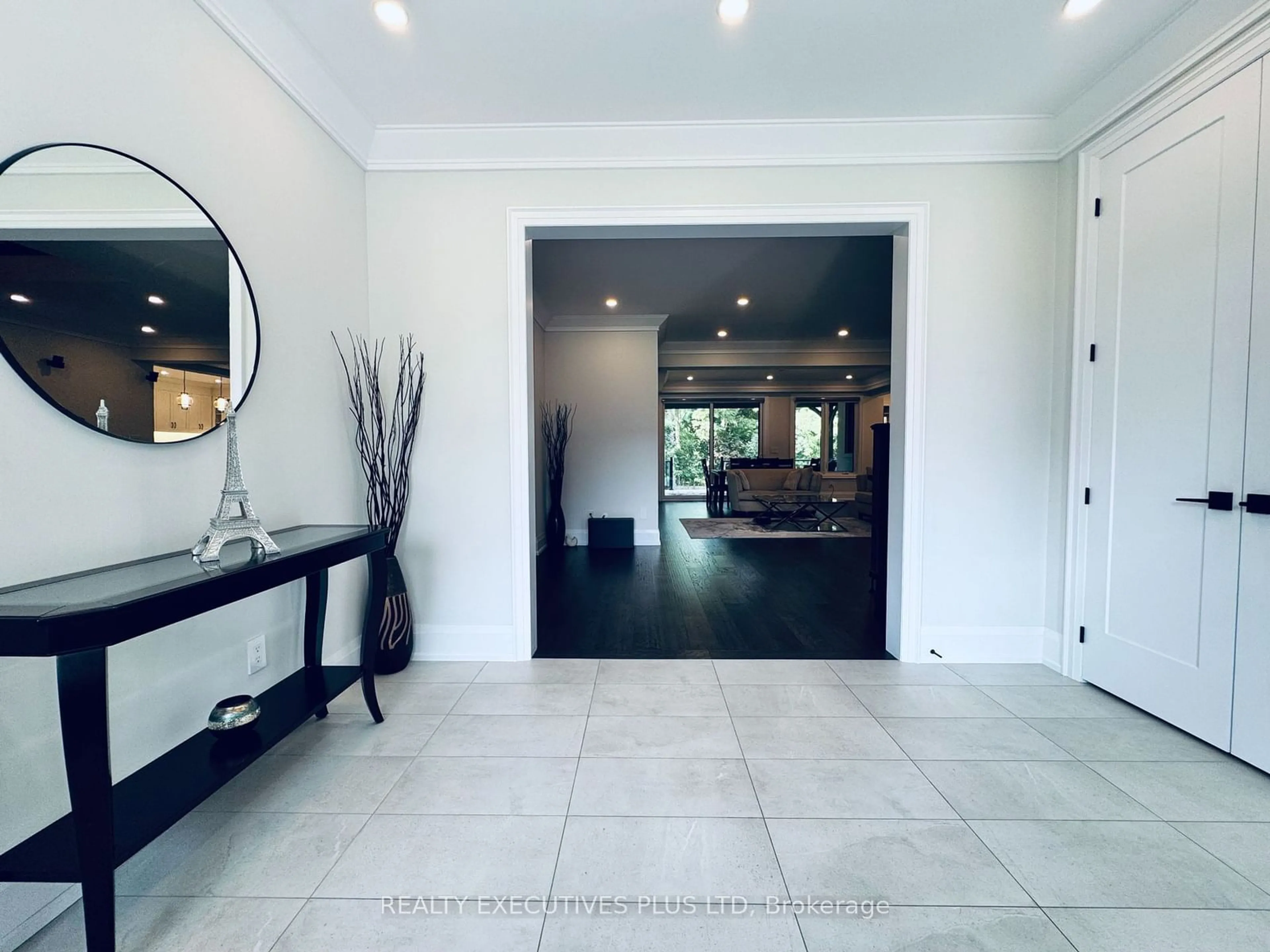 Indoor entryway, wood floors for 3 Larry St, Caledon Ontario L7C 1K6