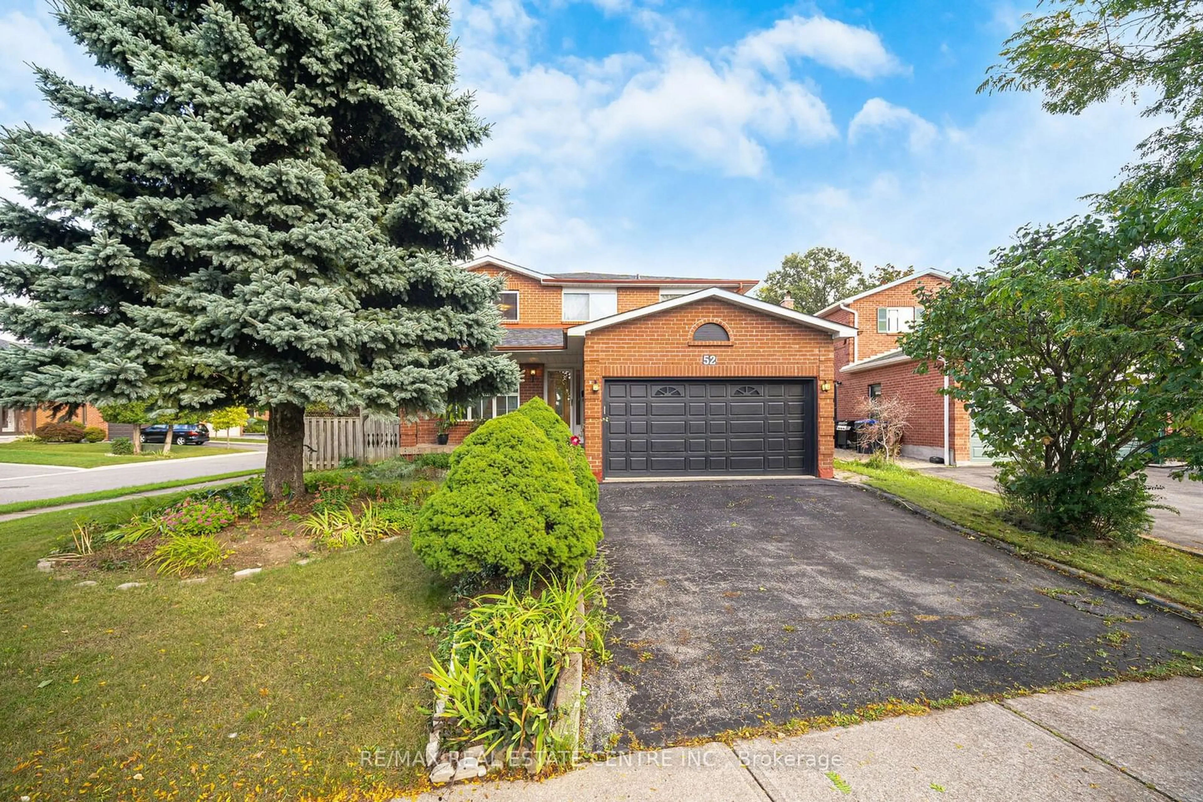 Home with brick exterior material for 52 Dundalk Cres, Brampton Ontario L6Z 2V1