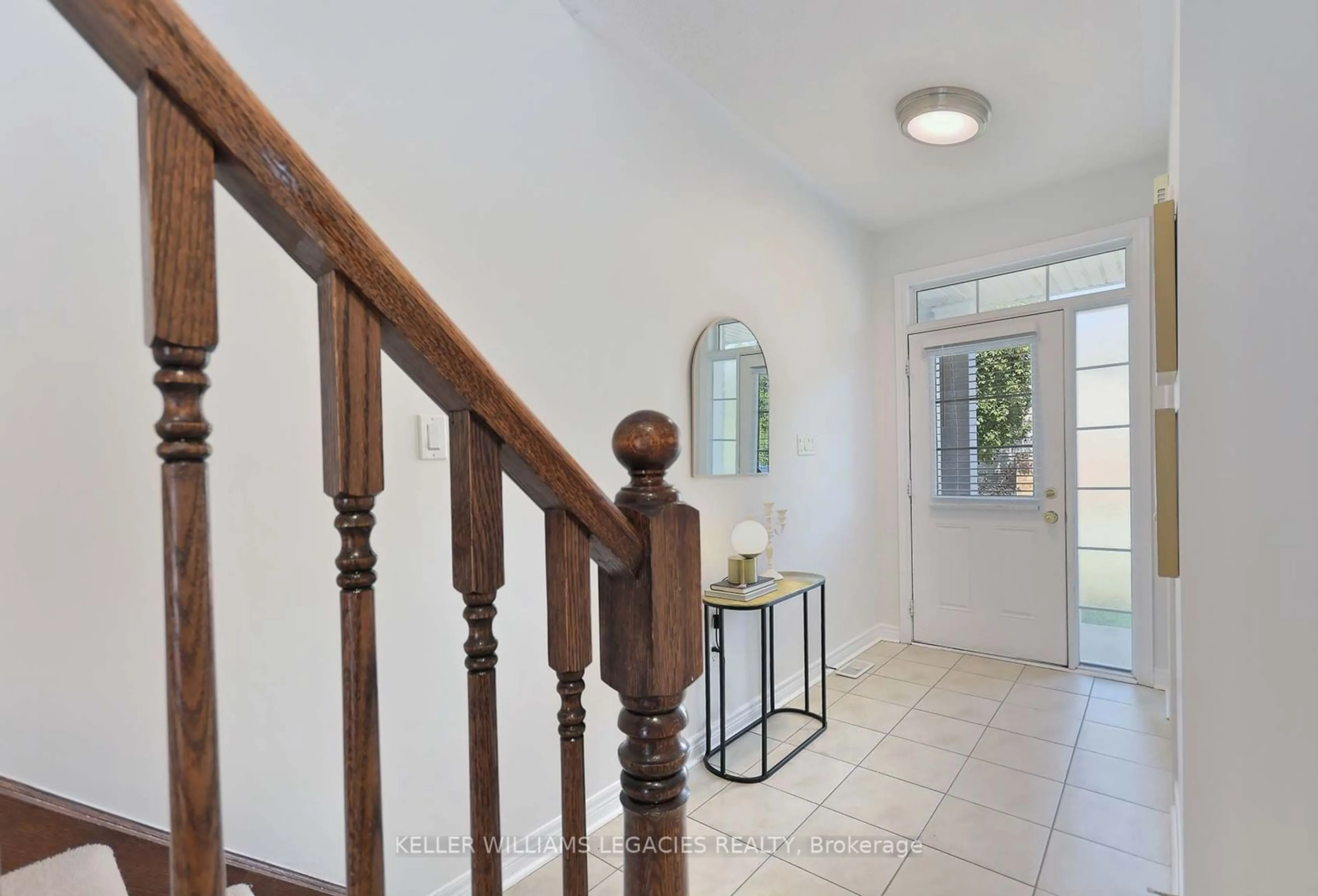 Indoor foyer for 2475 Old Brompton Way, Oakville Ontario L6M 0J5