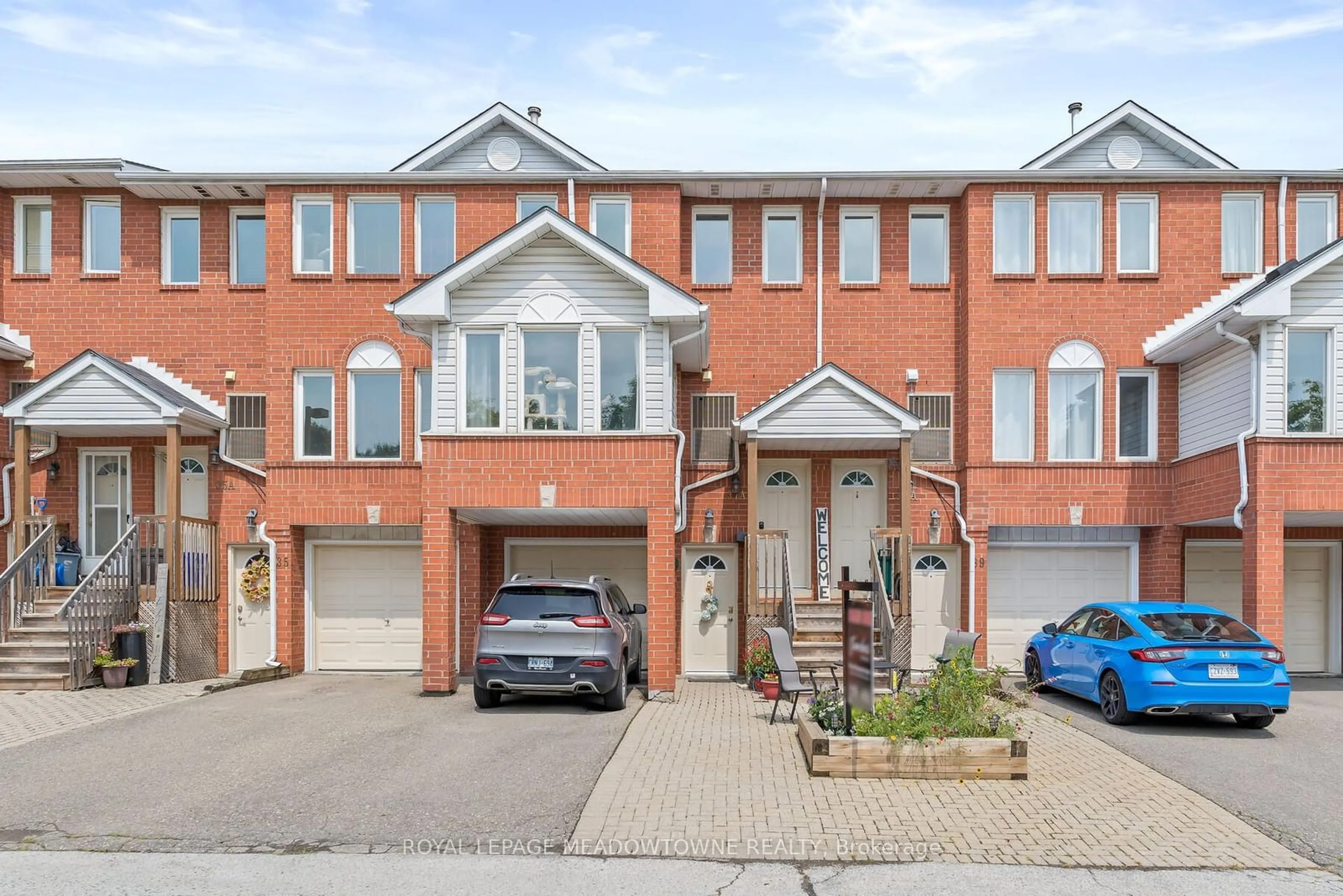 A pic from exterior of the house or condo, the street view for 37A Wylie Circ, Halton Hills Ontario L7G 5L9